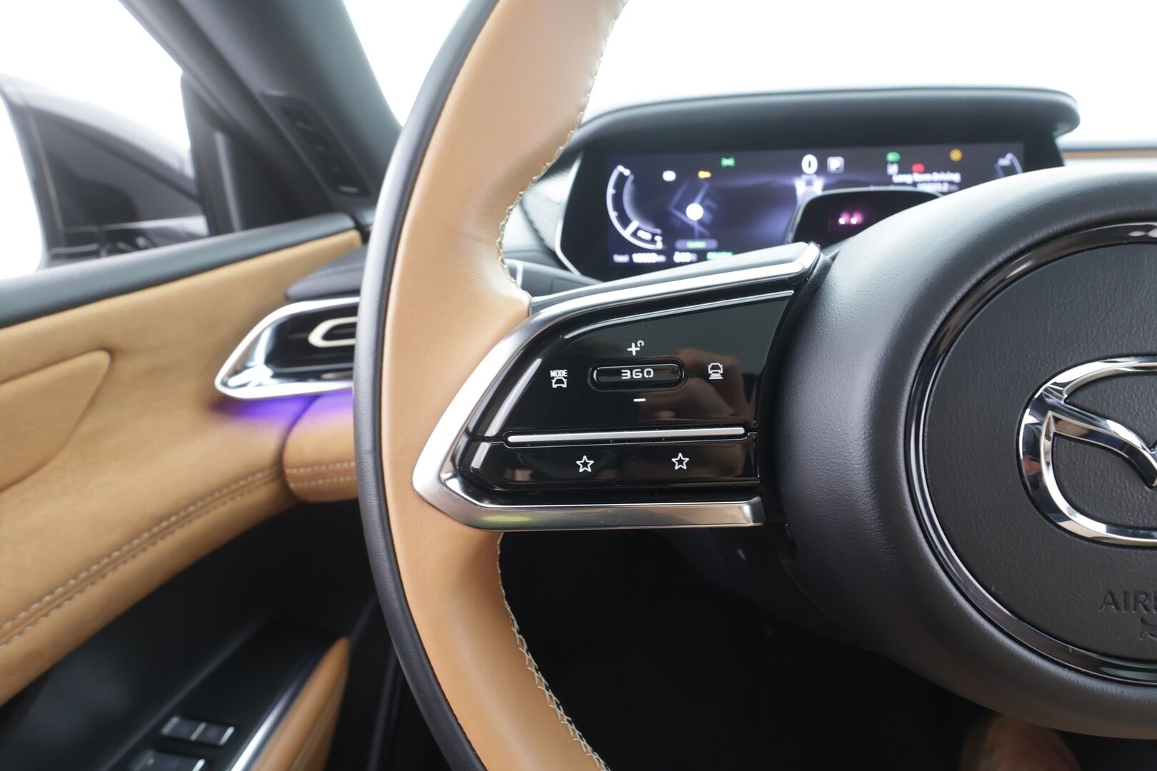 MAZDA 6 2025 e Takumi Plus - | ACC | ILP | Ilm. istuimet sähköllä | HUD | Panorama | Sony | Nahka-mokkakangas -verhoilu | 360° | CTS | BSM | Apple & Android | Ambient light |