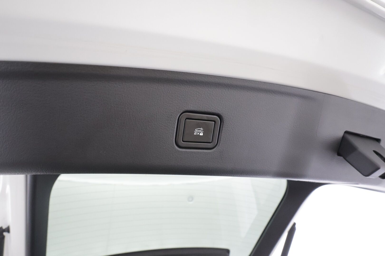MAZDA 6 2025 e Takumi Plus - | ACC | ILP | Ilm. istuimet sähköllä | HUD | Panorama | Sony | Nahka-mokkakangas -verhoilu | 360° | CTS | BSM | Apple & Android | Ambient light |