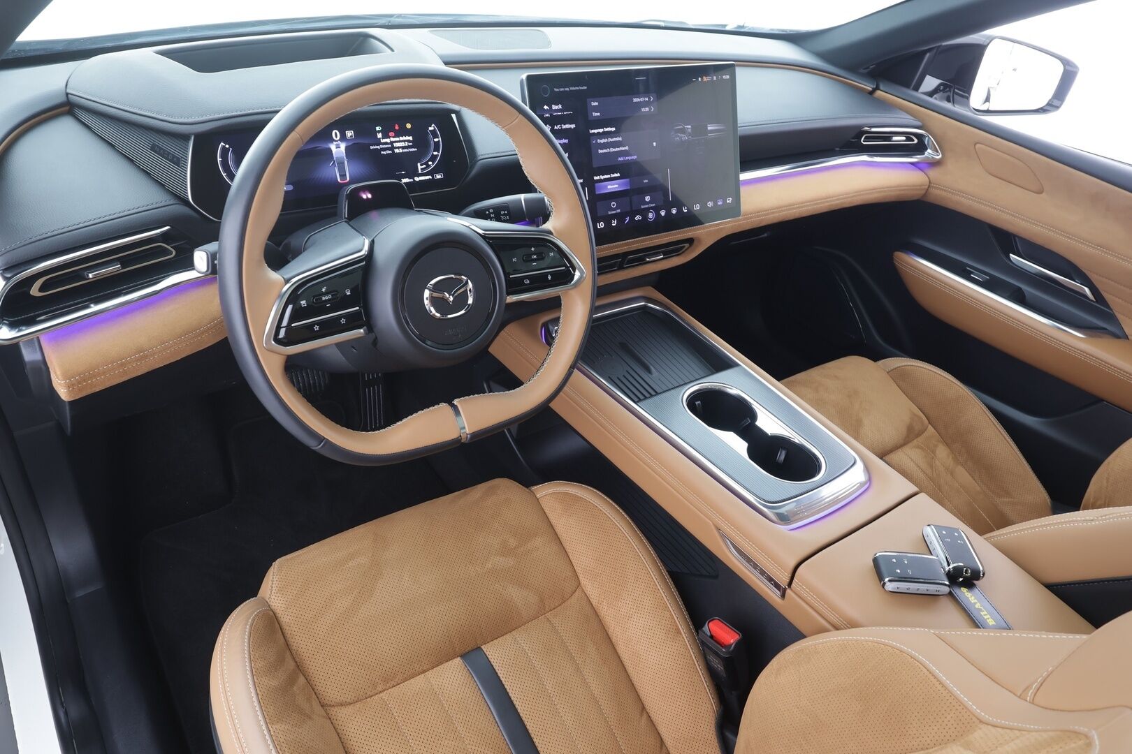 MAZDA 6 2025 e Takumi Plus - | ACC | ILP | Ilm. istuimet sähköllä | HUD | Panorama | Sony | Nahka-mokkakangas -verhoilu | 360° | CTS | BSM | Apple & Android | Ambient light |