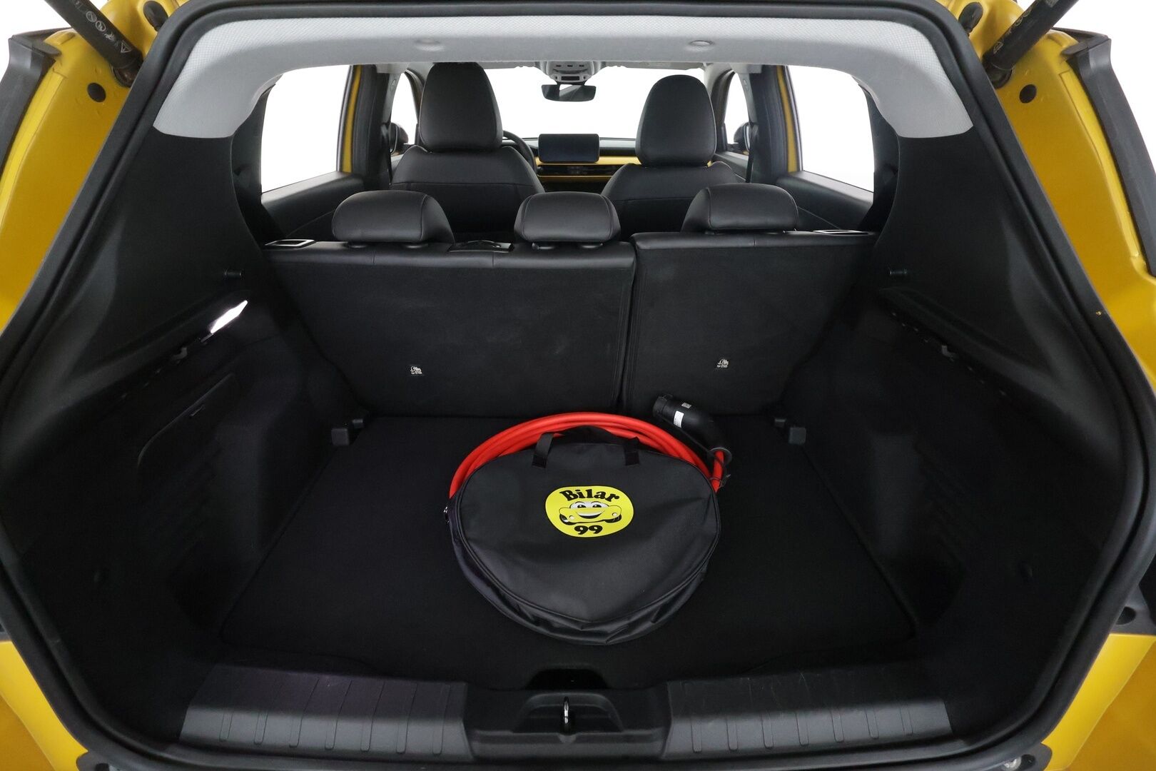 Jeep Avenger 2023 54kWh Automaatti Summit - | ACC | ILP | 11kw lataus | Puolinahat | P.kamera | Lane Assist | BSM | Ambient | Digimittaristo | LED | Apple & Android | Merkkihuollot | 2x renkaat | 