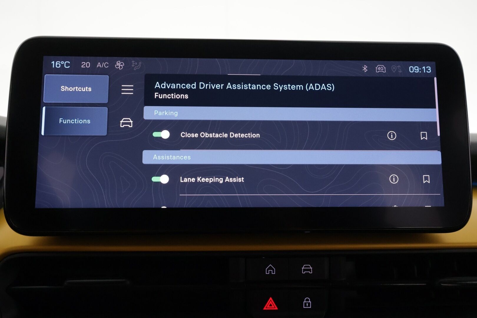 Jeep Avenger 2023 54kWh Automaatti Summit - | ACC | ILP | 11kw lataus | Puolinahat | P.kamera | Lane Assist | BSM | Ambient | Digimittaristo | LED | Apple & Android | Merkkihuollot | 2x renkaat | 