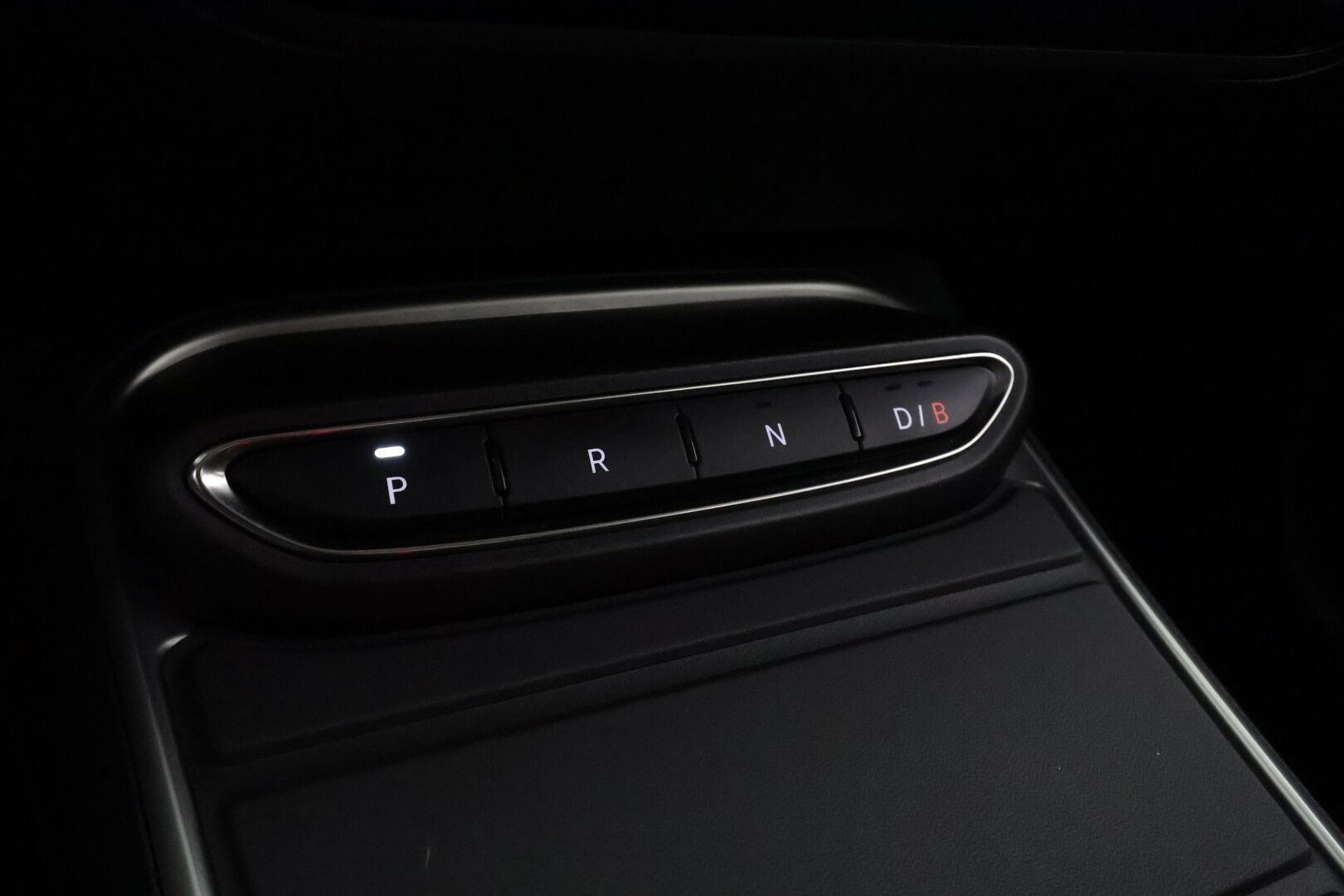 Jeep Avenger 2023 54kWh Automaatti Summit - | ACC | ILP | 11kw lataus | Puolinahat | P.kamera | Lane Assist | BSM | Ambient | Digimittaristo | LED | Apple & Android | Merkkihuollot | 2x renkaat | 