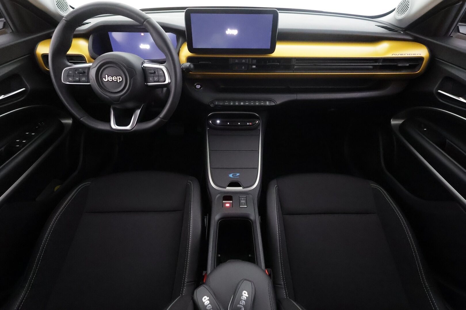 Jeep Avenger 2023 54kWh Automaatti Summit - | ACC | ILP | 11kw lataus | Puolinahat | P.kamera | Lane Assist | BSM | Ambient | Digimittaristo | LED | Apple & Android | Merkkihuollot | 2x renkaat | 