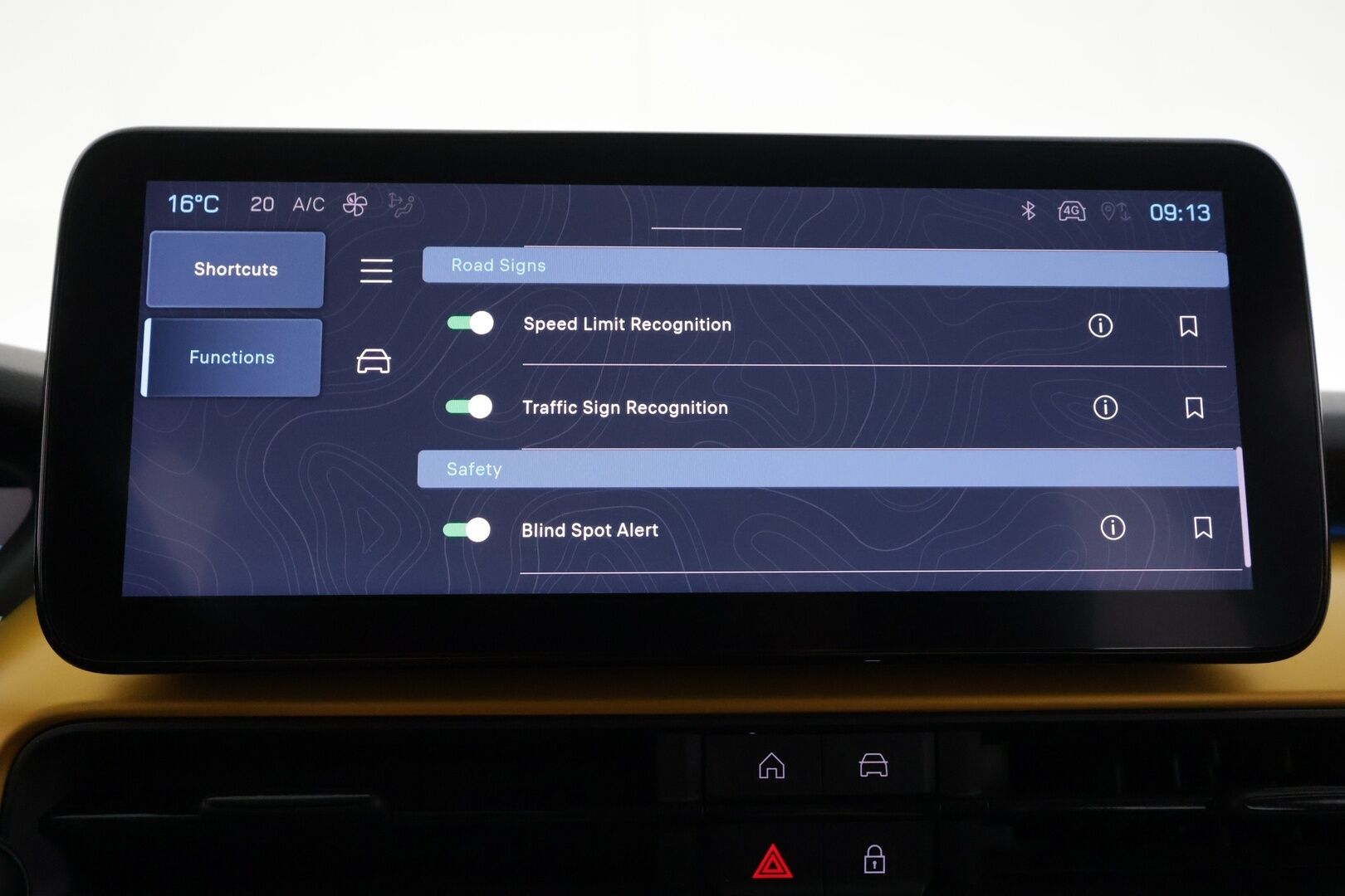 Jeep Avenger 2023 54kWh Automaatti Summit - | ACC | ILP | 11kw lataus | Puolinahat | P.kamera | Lane Assist | BSM | Ambient | Digimittaristo | LED | Apple & Android | Merkkihuollot | 2x renkaat | 
