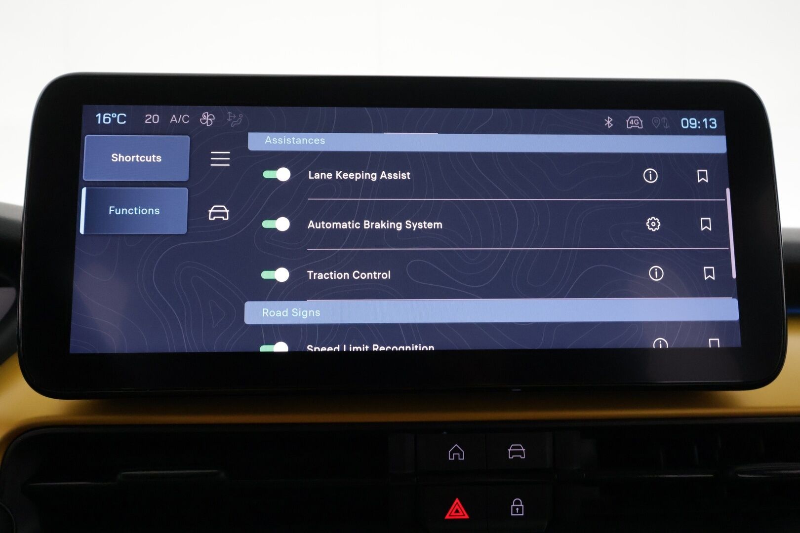 Jeep Avenger 2023 54kWh Automaatti Summit - | ACC | ILP | 11kw lataus | Puolinahat | P.kamera | Lane Assist | BSM | Ambient | Digimittaristo | LED | Apple & Android | Merkkihuollot | 2x renkaat | 