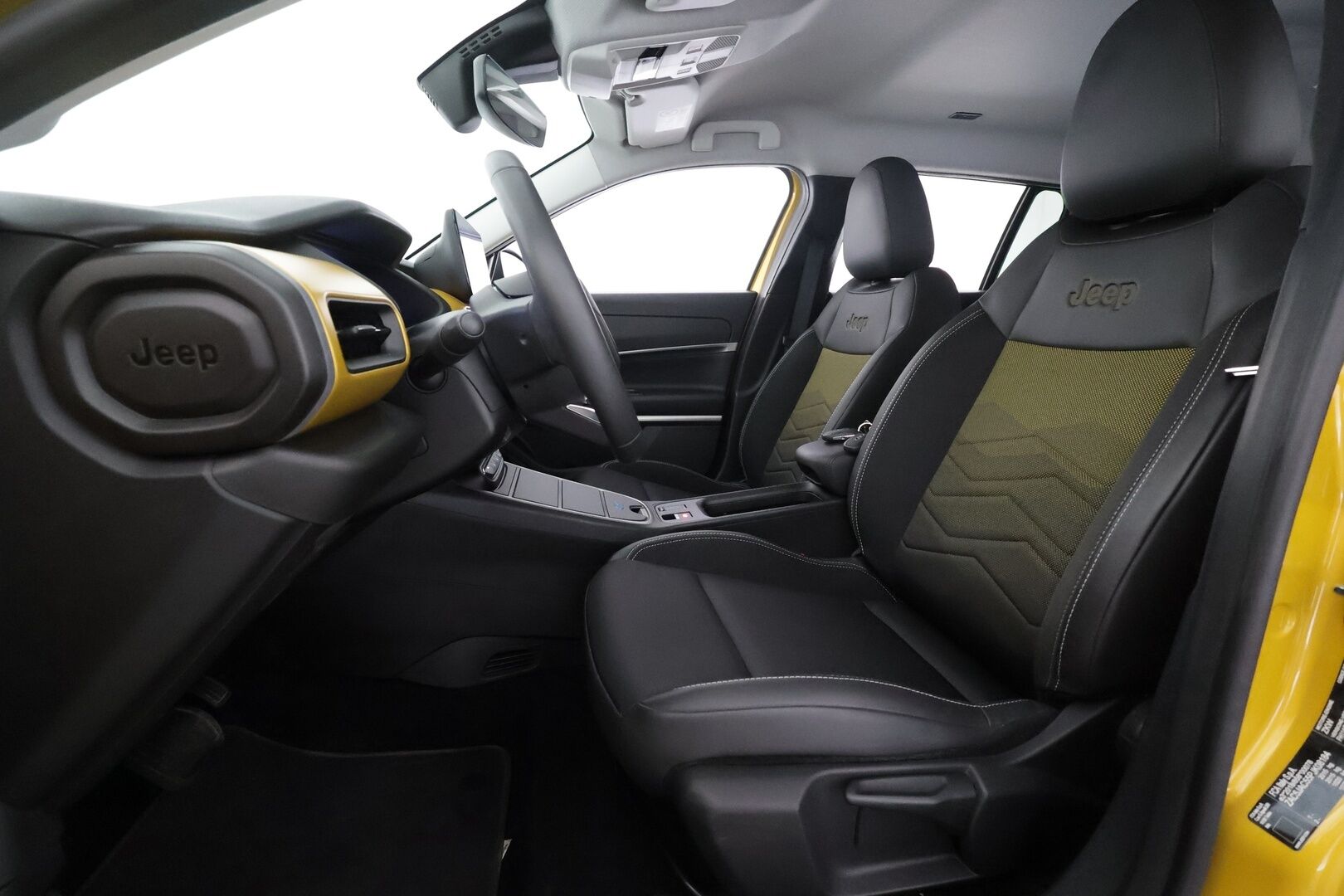 Jeep Avenger 2023 54kWh Automaatti Summit - | ACC | ILP | 11kw lataus | Puolinahat | P.kamera | Lane Assist | BSM | Ambient | Digimittaristo | LED | Apple & Android | Merkkihuollot | 2x renkaat | 