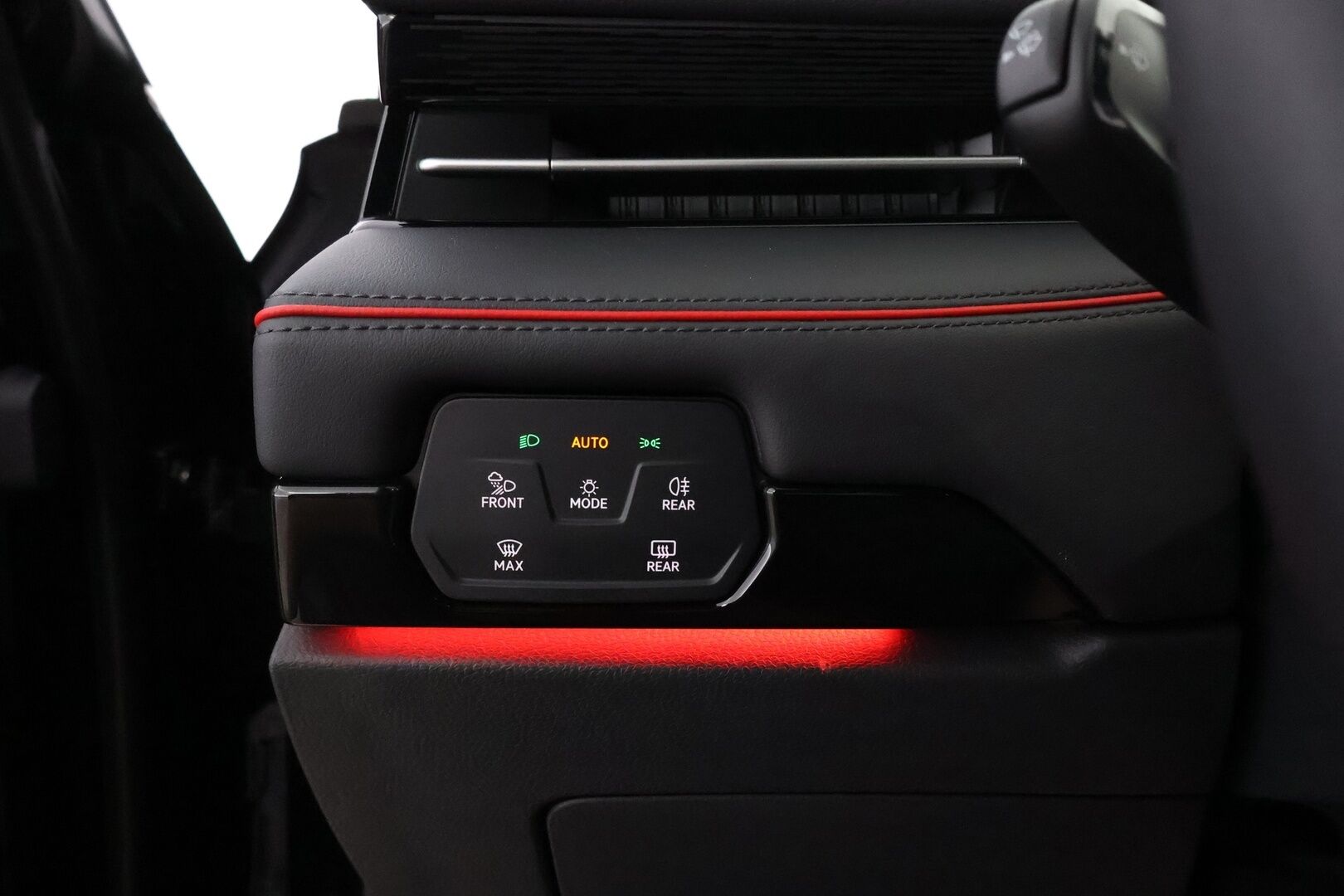 VOLKSWAGEN ID.7 2025 Tourer GTX 4Motion electric 250 kW *ALV* - 2,99 % KORKOTARJOUS TÄHÄN AUTOON - Lämpöpumppu / HUD / Adapt.Vakkari / Vetokoukku / 360-Kamera / IQ Matrix Led / BLIS / Ratinlämmitin / Juuri saapunut Tampereelle!
