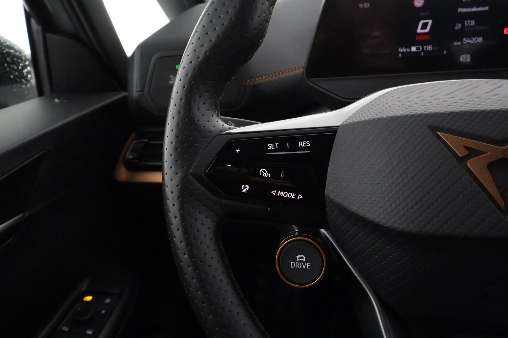 CUPRA Born 2023 e-Boost 170 kW 58 kWh - | ACC | ILP | Sähköpenkit hieronnalla | Bucket Seat | Keyless | P.kamera | Lane Assist | Side Assist | LED | Ambient light | 2x renkaat aluin | 