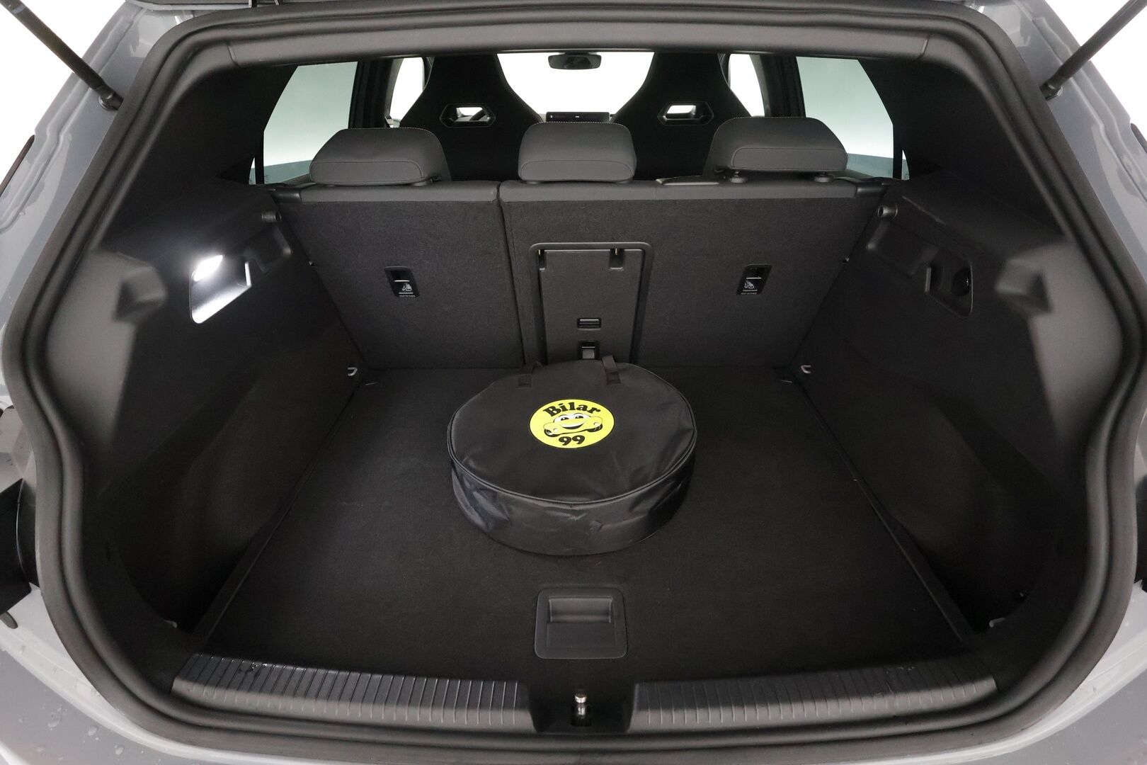 CUPRA Born 2023 e-Boost 170 kW 58 kWh - | ACC | ILP | Sähköpenkit hieronnalla | Bucket Seat | Keyless | P.kamera | Lane Assist | Side Assist | LED | Ambient light | 2x renkaat aluin | 