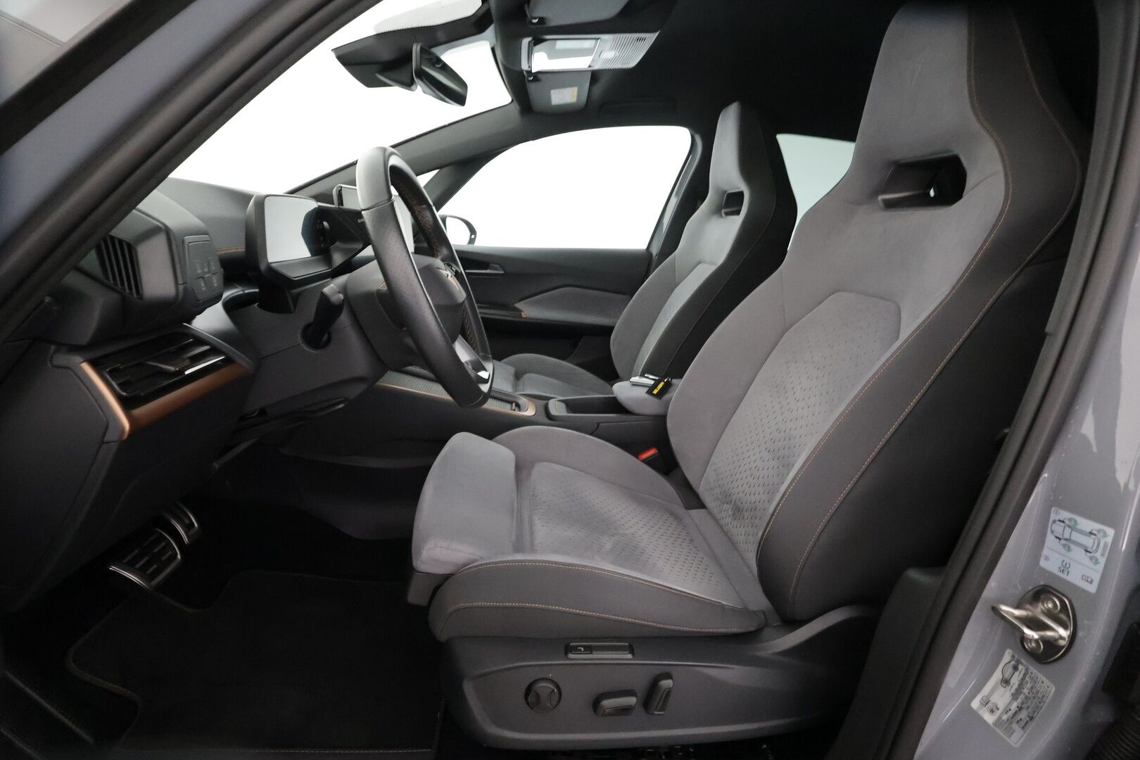 CUPRA Born 2023 e-Boost 170 kW 58 kWh - | ACC | ILP | Sähköpenkit hieronnalla | Bucket Seat | Keyless | P.kamera | Lane Assist | Side Assist | LED | Ambient light | 2x renkaat aluin | 