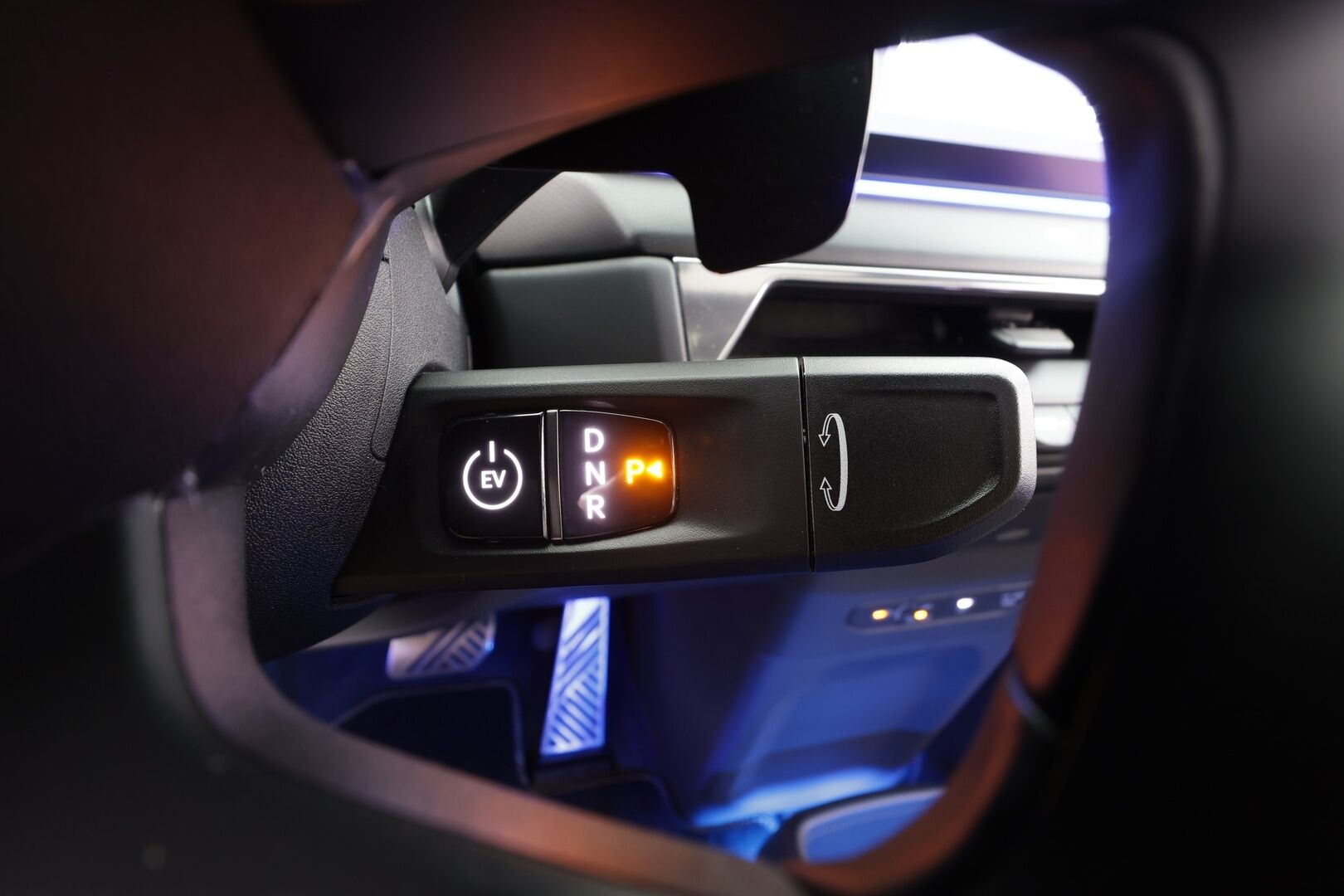 KIA EV9 2024 GT-Line AWD 99,8kWh 384hv 7P - | ACC | ILP | HUD | 360° | Meridian | Ilm. relax nahat | Matrix | Hieronta | Panorama | Muistipenkki | HDA | CTA | BSM | Lämm. ratti | Keyless | ALV | 