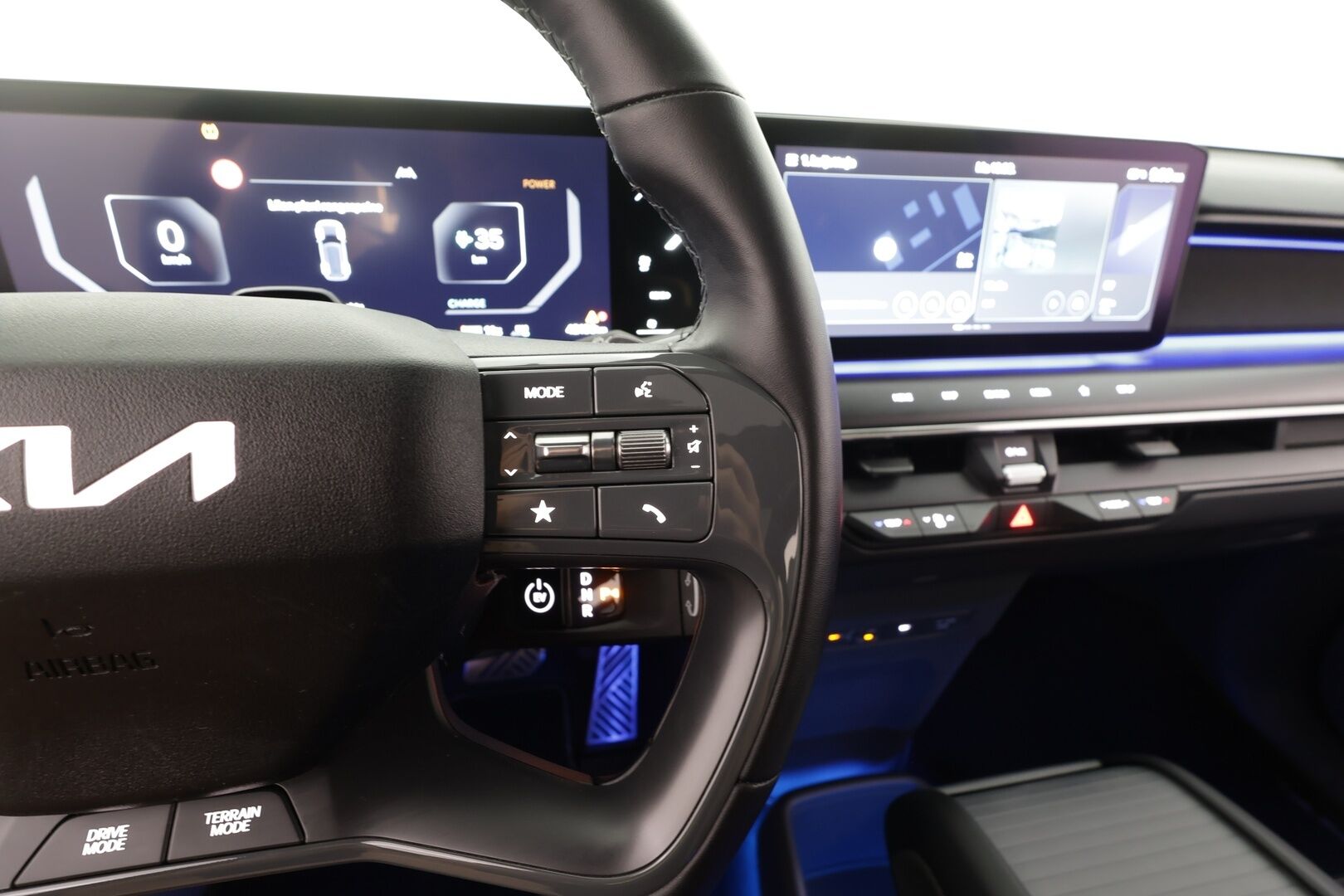 KIA EV9 2024 GT-Line AWD 99,8kWh 384hv 7P - | ACC | ILP | HUD | 360° | Meridian | Ilm. relax nahat | Matrix | Hieronta | Panorama | Muistipenkki | HDA | CTA | BSM | Lämm. ratti | Keyless | ALV | 