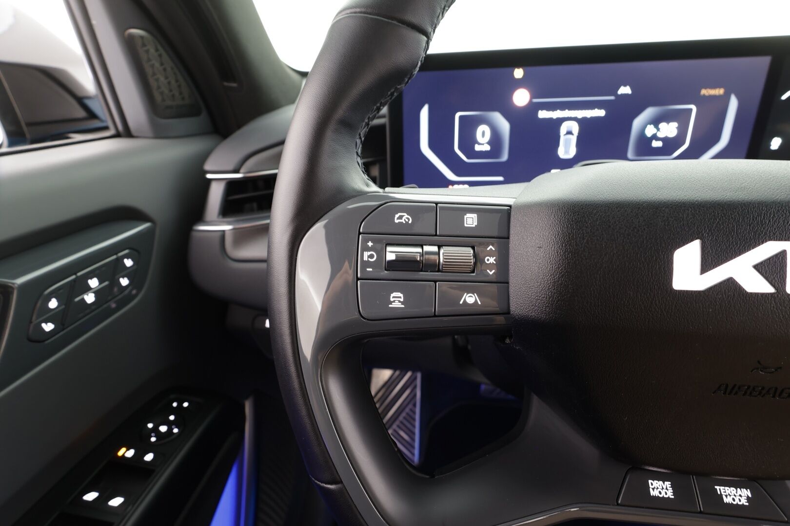 KIA EV9 2024 GT-Line AWD 99,8kWh 384hv 7P - | ACC | ILP | HUD | 360° | Meridian | Ilm. relax nahat | Matrix | Hieronta | Panorama | Muistipenkki | HDA | CTA | BSM | Lämm. ratti | Keyless | ALV | 