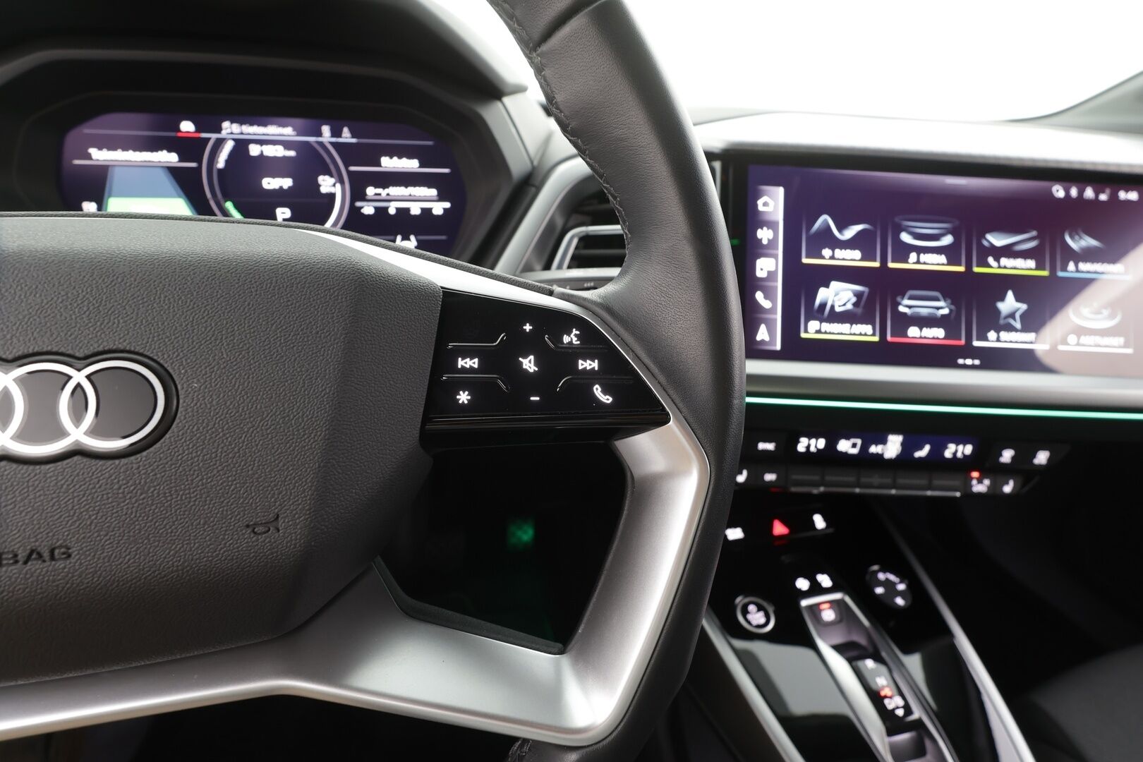 AUDI Q4 E-TRON 2023 40 Sportback S-line - | ACC | ILP | Matrix | Koukku | Sporttipenkit | P.kamera | Ambient | Audi sound system | Sähk. takaluukku |