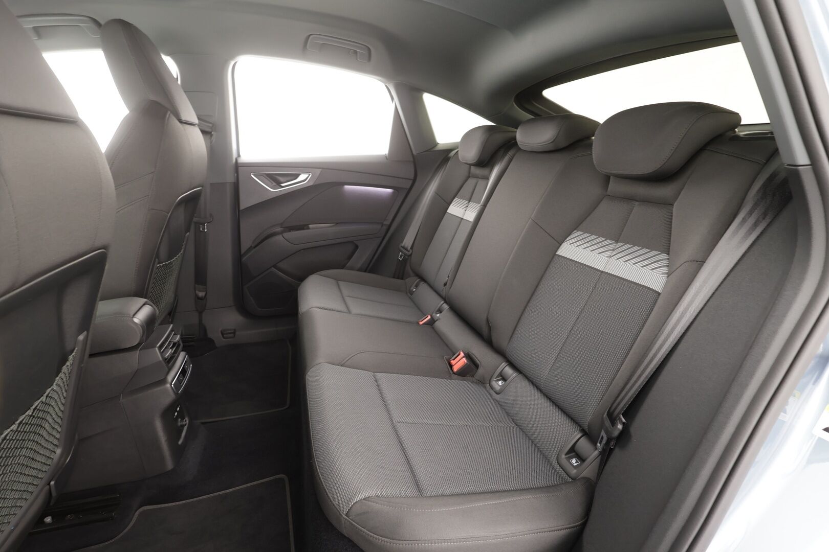AUDI Q4 E-TRON 2023 40 Sportback S-line - | ACC | ILP | Matrix | Koukku | Sporttipenkit | P.kamera | Ambient | Audi sound system | Sähk. takaluukku |