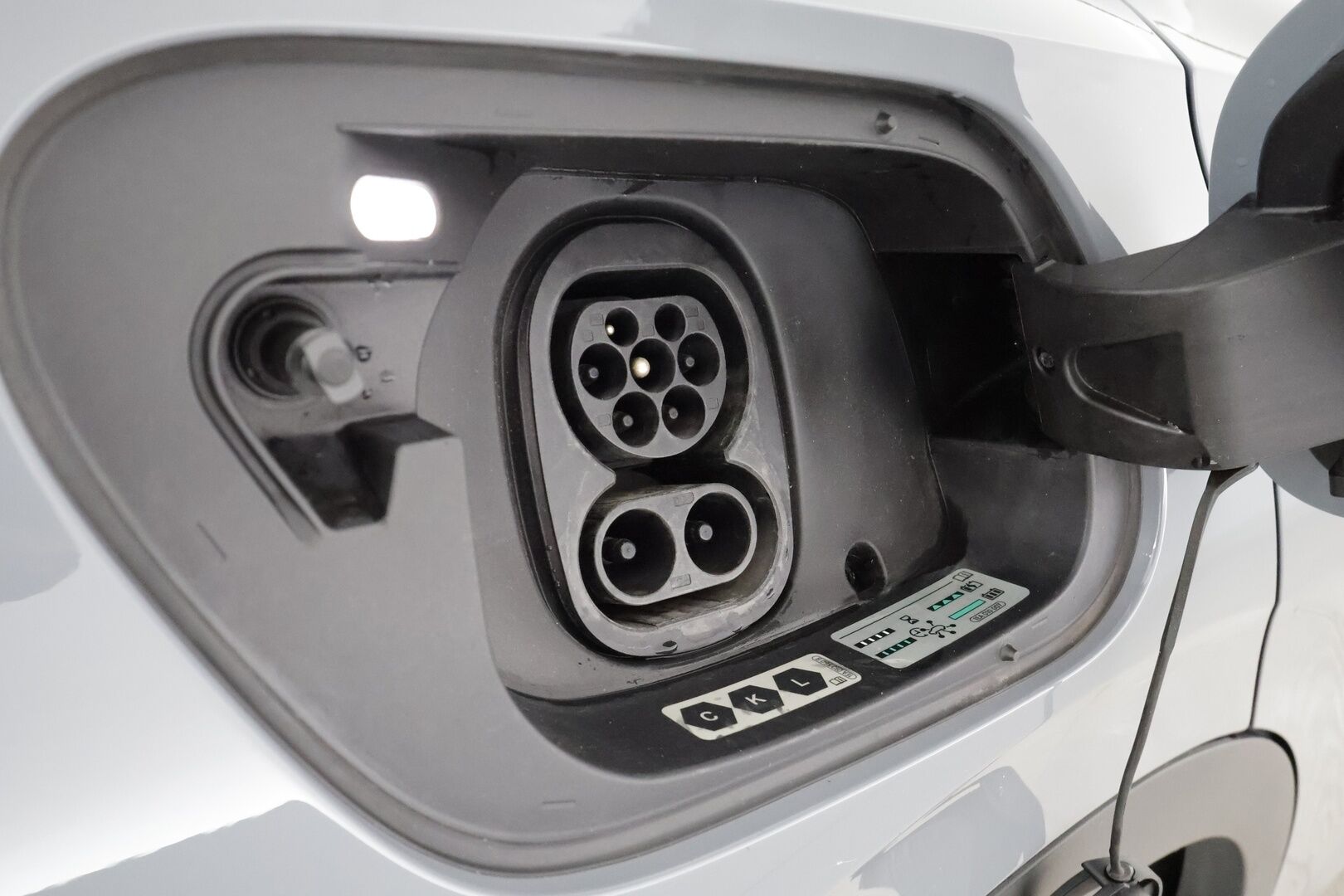 VOLKSWAGEN ID.5 2022 Pro Performance 150 kW * ILP / Koukku / ACC / Matrix-LED / P.tutkat / Navi / Kaistavahti / Digimittaristo * - Kahdet renkaat - Osta nyt, maksa vasta ensi vuonna