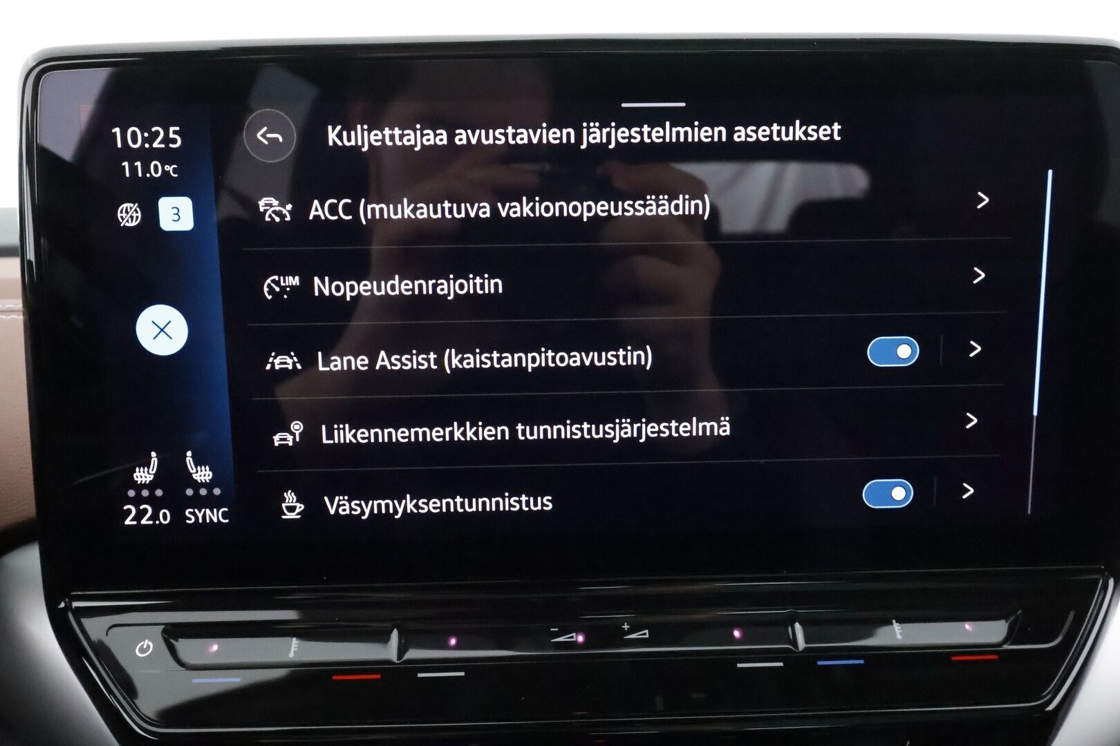 VOLKSWAGEN ID.5 2022 Pro Performance 150 kW * ILP / Koukku / ACC / Matrix-LED / P.tutkat / Navi / Kaistavahti / Digimittaristo * - Kahdet renkaat - Osta nyt, maksa vasta ensi vuonna