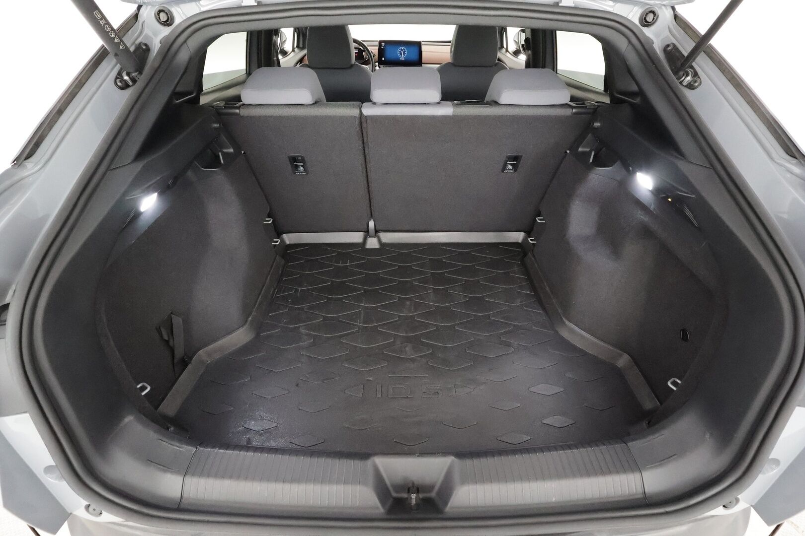 VOLKSWAGEN ID.5 2022 Pro Performance 150 kW * ILP / Koukku / ACC / Matrix-LED / P.tutkat / Navi / Kaistavahti / Digimittaristo * - Kahdet renkaat - Osta nyt, maksa vasta ensi vuonna