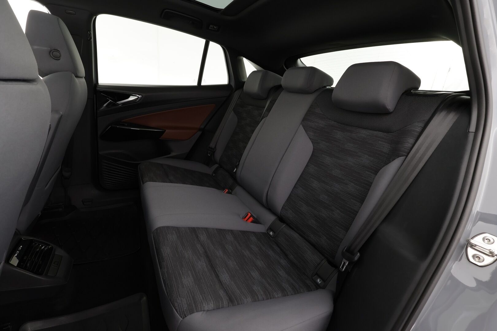 VOLKSWAGEN ID.5 2022 Pro Performance 150 kW * ILP / Koukku / ACC / Matrix-LED / P.tutkat / Navi / Kaistavahti / Digimittaristo * - Kahdet renkaat - Osta nyt, maksa vasta ensi vuonna