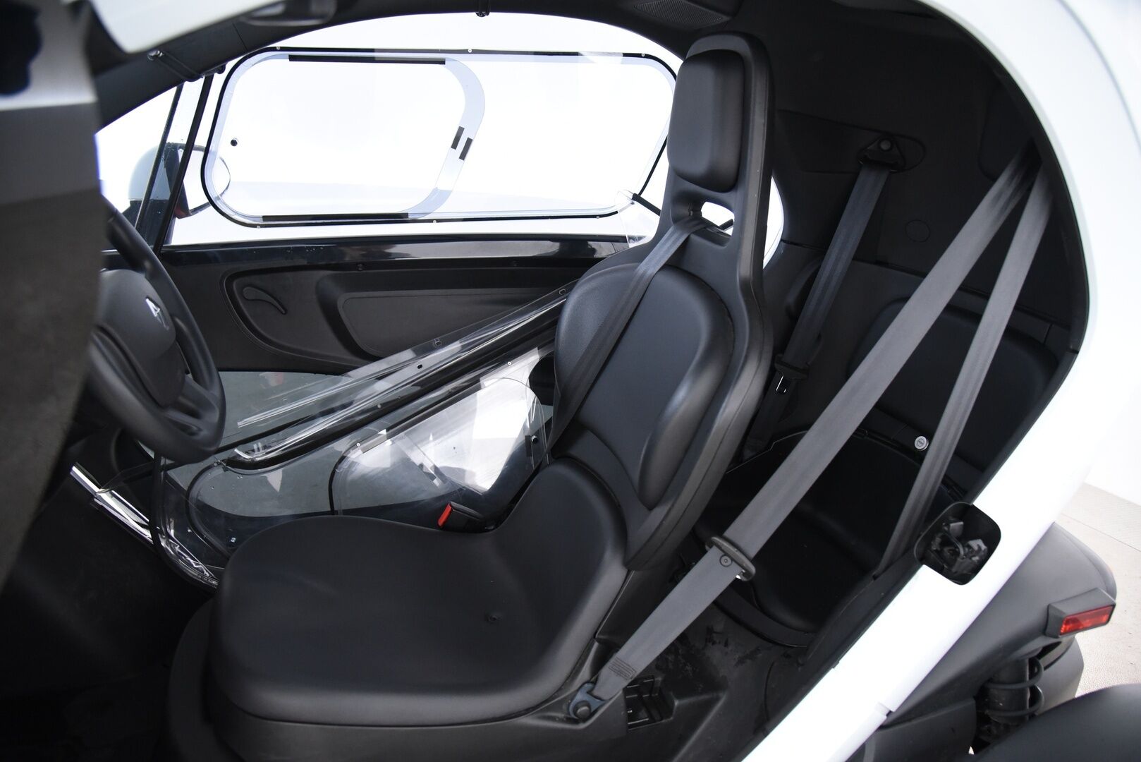 Renault TWIZY 2019 7le 6,1 kWh / - YritysOutlet - Myydään vain yrityksille - Tämä auto myydään YritysOutlet -valikoimasta vain yritykselle / Suomi-auto / Huoltokirja / Digimittaristo