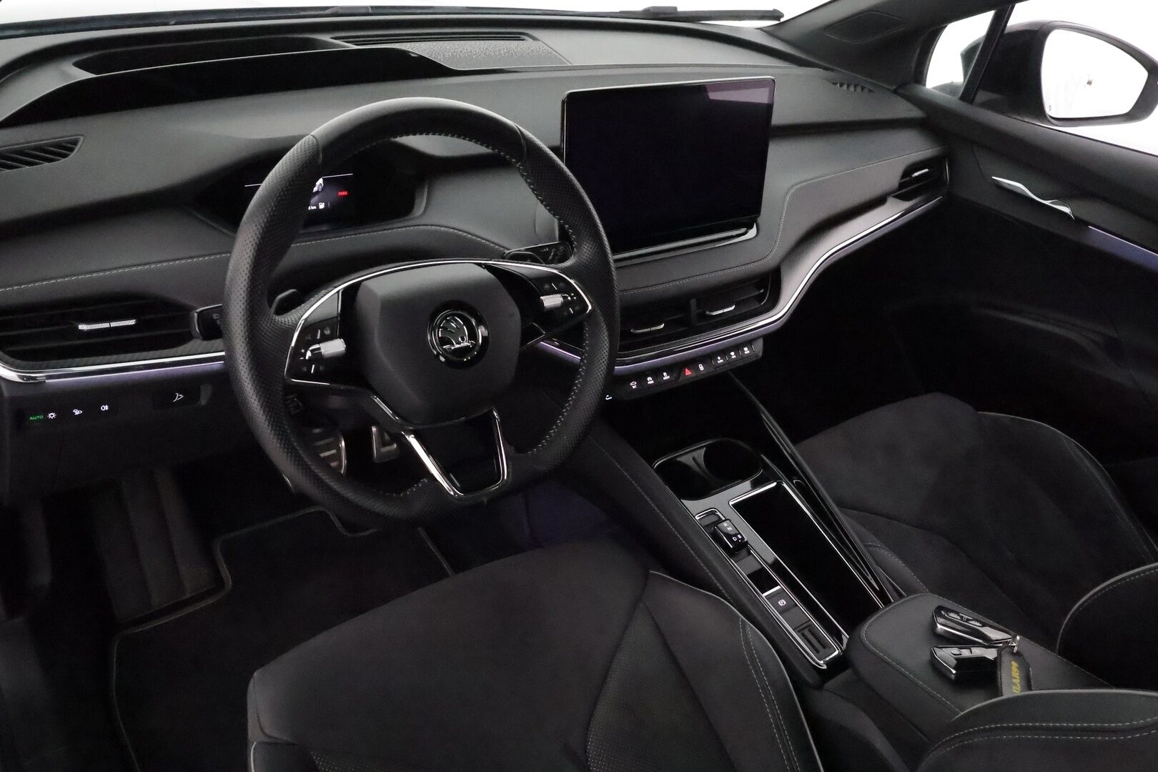 SKODA ENYAQ 2022 80 SportLine iV * Panorama / Lämpöpumppu / Muistipenkit / HUD / Adapt.vakkari / P.kamera / Apple&Android / Keyless - 3,99 % KORKOTARJOUS TÄHÄN AUTOON - 