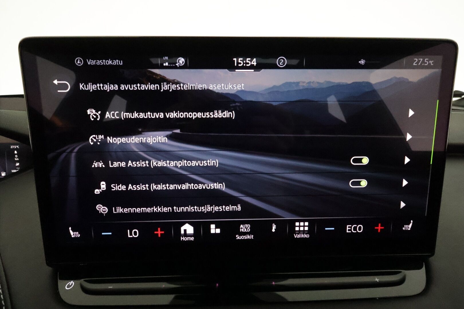 SKODA ENYAQ 2022 80 SportLine iV * Panorama / Lämpöpumppu / Muistipenkit / HUD / Adapt.vakkari / P.kamera / Apple&Android / Keyless - 3,99 % KORKOTARJOUS TÄHÄN AUTOON - 
