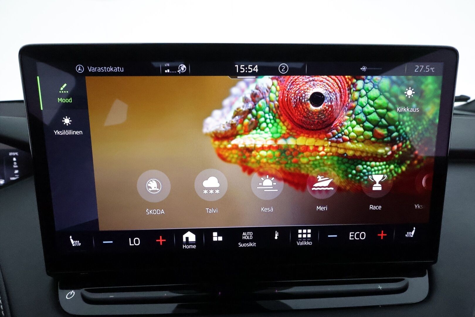 SKODA ENYAQ 2022 80 SportLine iV * Panorama / Lämpöpumppu / Muistipenkit / HUD / Adapt.vakkari / P.kamera / Apple&Android / Keyless - 3,99 % KORKOTARJOUS TÄHÄN AUTOON - 