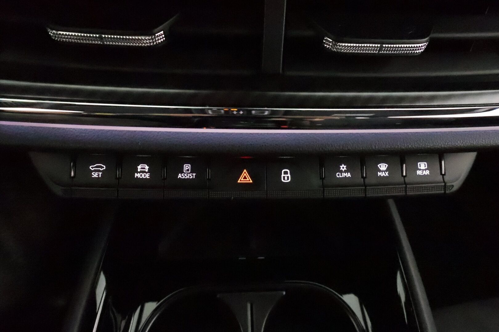 SKODA ENYAQ 2022 80 SportLine iV * Panorama / Lämpöpumppu / Muistipenkit / HUD / Adapt.vakkari / P.kamera / Apple&Android / Keyless - 3,99 % KORKOTARJOUS TÄHÄN AUTOON - 
