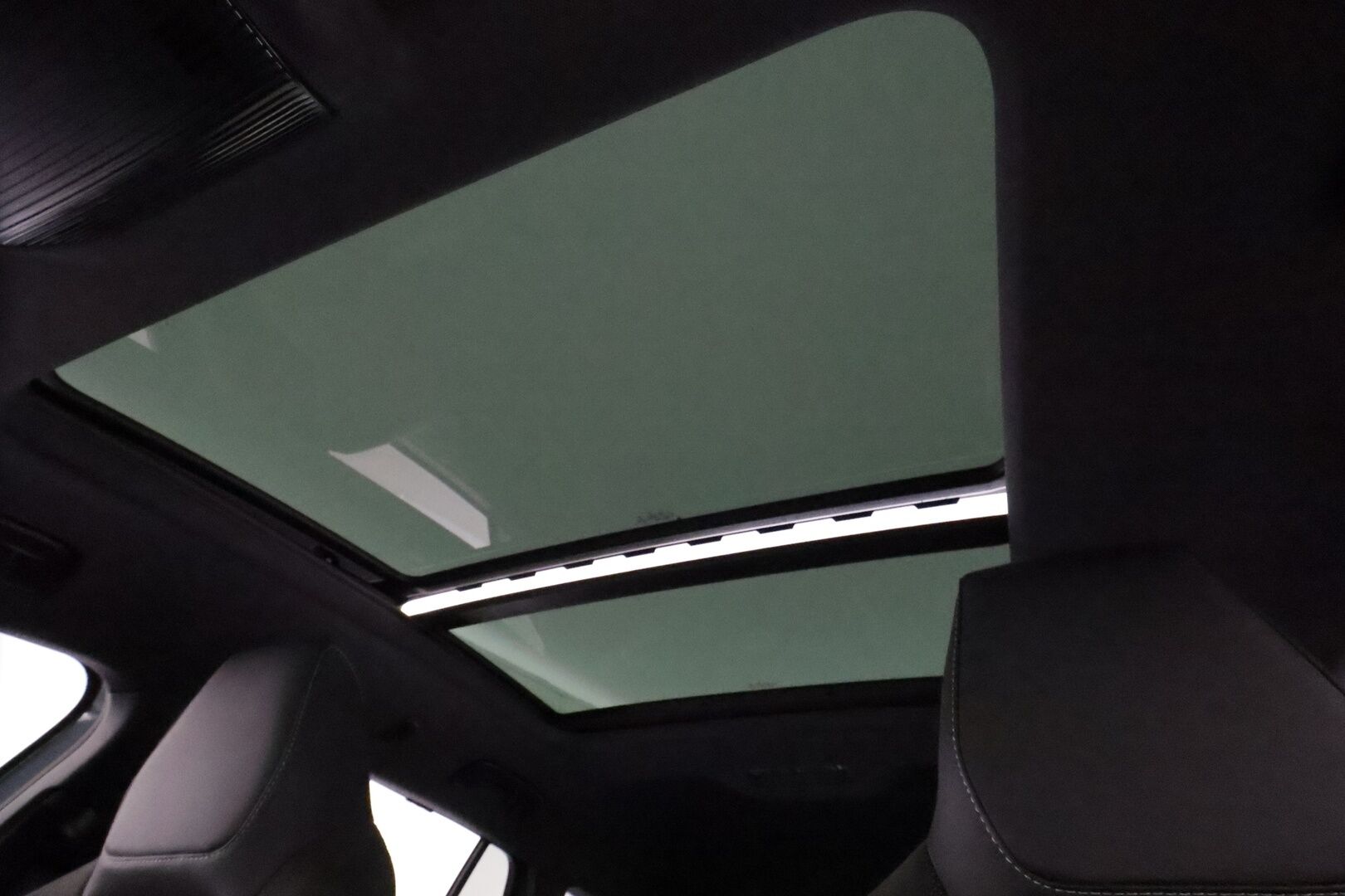 SKODA ENYAQ 2022 80 SportLine iV * Panorama / Lämpöpumppu / Muistipenkit / HUD / Adapt.vakkari / P.kamera / Apple&Android / Keyless - 3,99 % KORKOTARJOUS TÄHÄN AUTOON - 