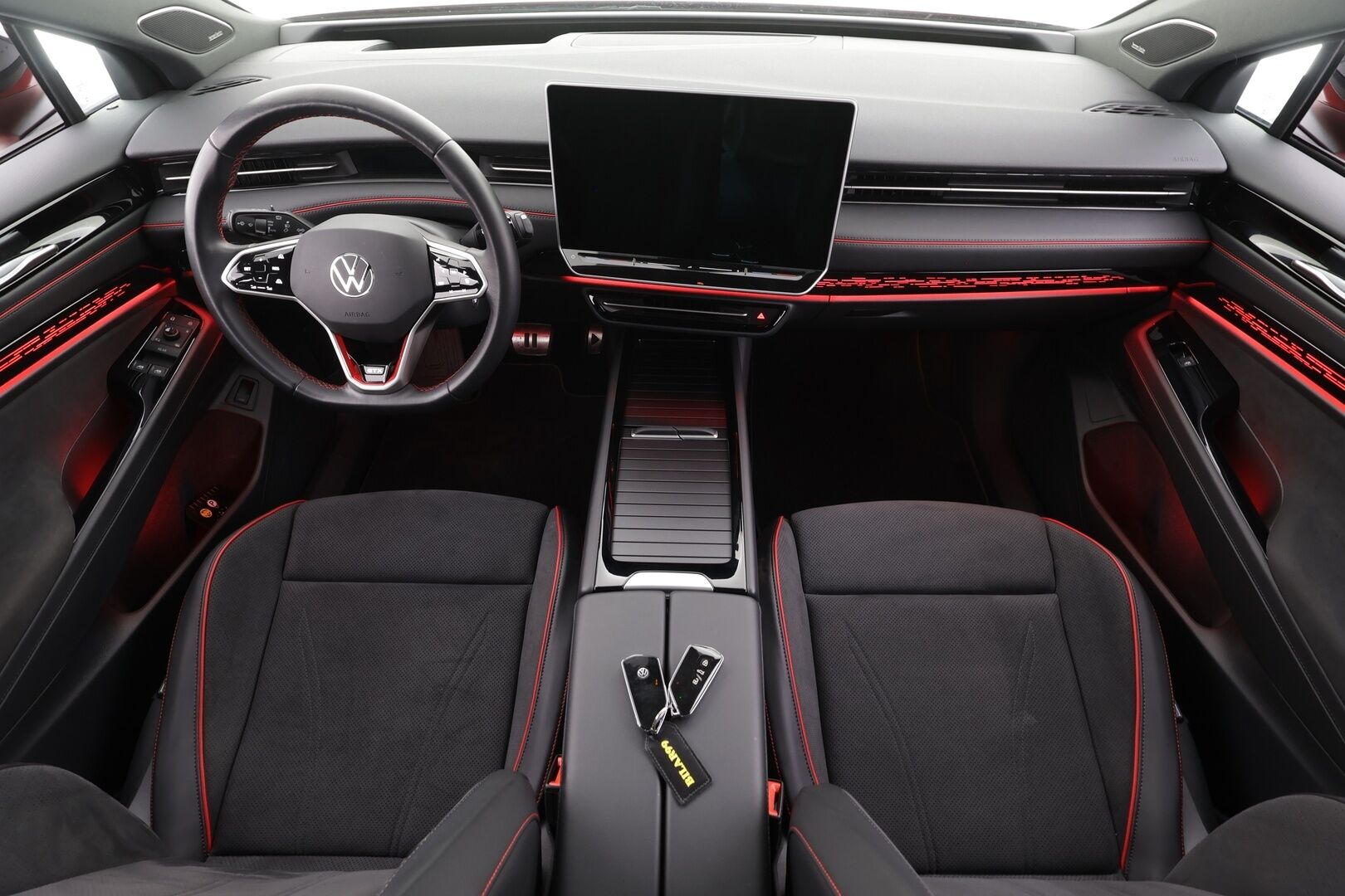 VOLKSWAGEN ID.7 2025 Tourer GTX 4Motion 250kW * ACC / HUD / H&K / Koukku / Matrix LED / 360° / ILP / Muistipenkit hieronnalla / Navi * - Kahdet renkaat aluvanteilla