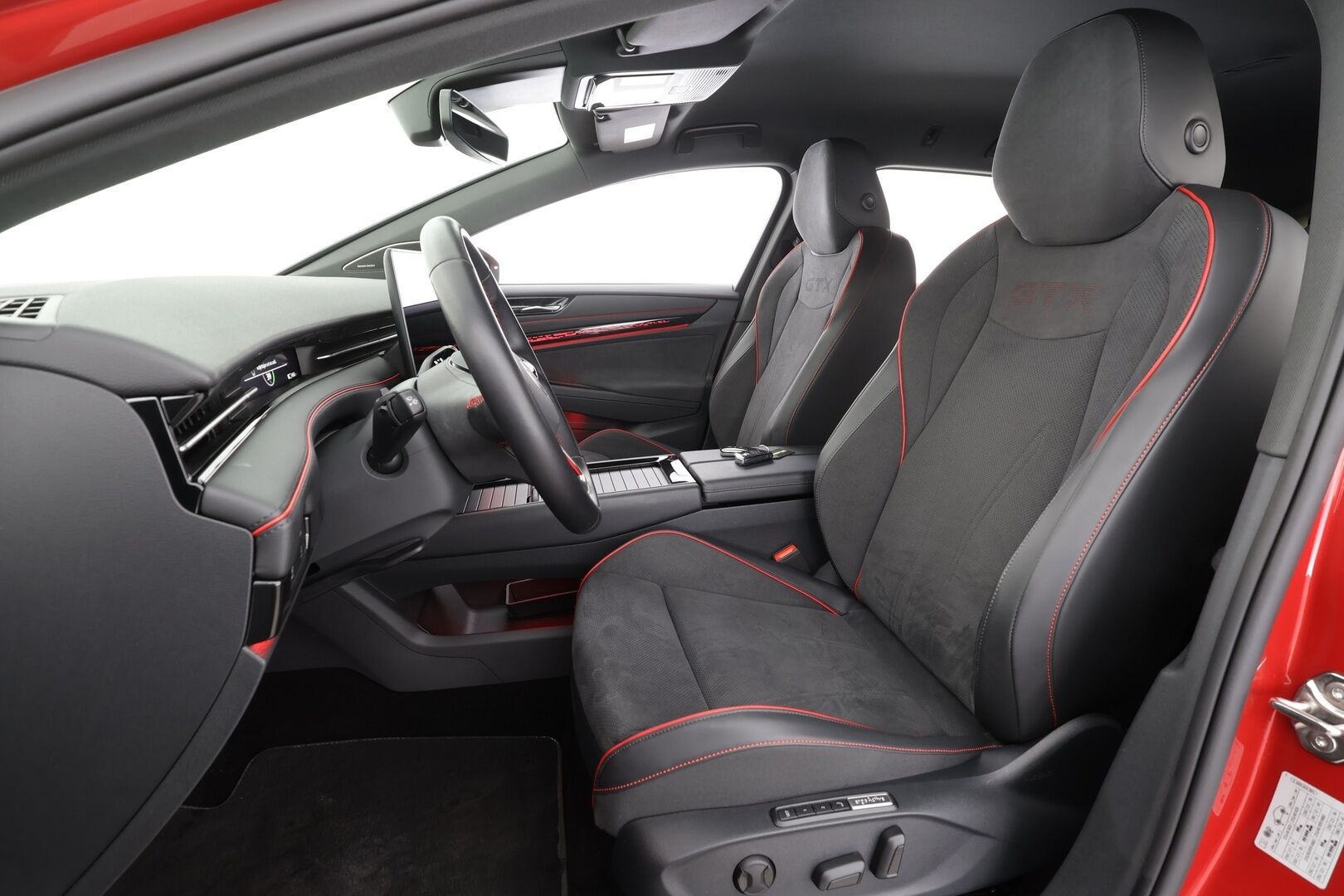 VOLKSWAGEN ID.7 2025 Tourer GTX 4Motion 250kW * ACC / HUD / H&K / Koukku / Matrix LED / 360° / ILP / Muistipenkit hieronnalla / Navi * - Kahdet renkaat aluvanteilla