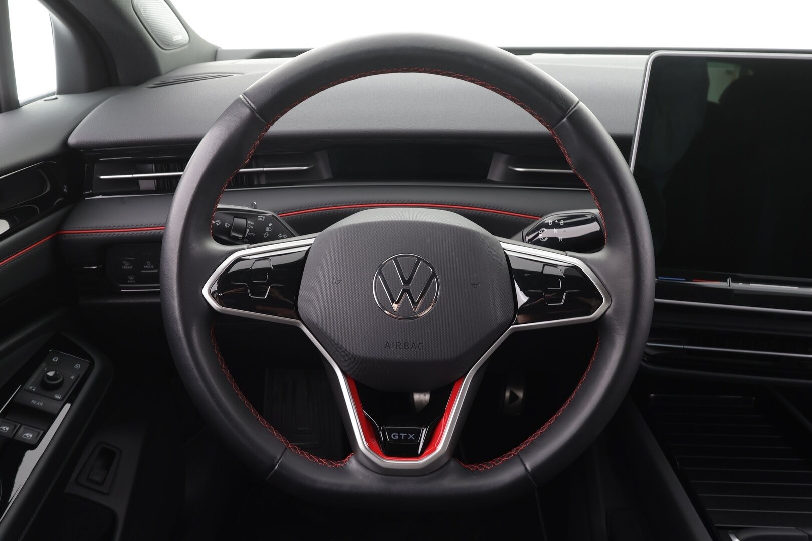 VOLKSWAGEN ID.7 2025 Tourer GTX 4Motion 250kW * ACC / HUD / H&K / Koukku / Matrix LED / 360° / ILP / Muistipenkit hieronnalla / Navi * - Kahdet renkaat aluvanteilla