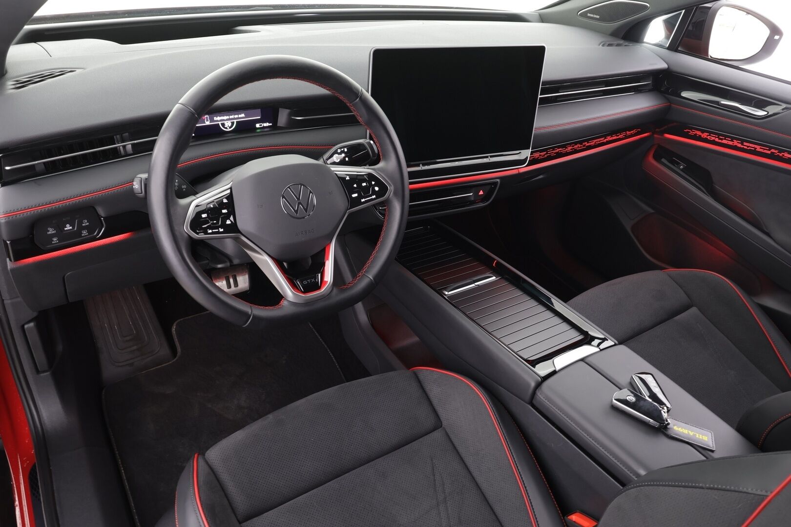 VOLKSWAGEN ID.7 2025 Tourer GTX 4Motion 250kW * ACC / HUD / H&K / Koukku / Matrix LED / 360° / ILP / Muistipenkit hieronnalla / Navi * - Kahdet renkaat aluvanteilla