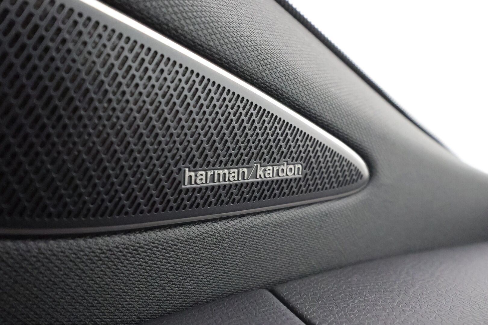 VOLKSWAGEN ID.7 2025 Tourer GTX 4Motion 250kW * ACC / HUD / H&K / Koukku / Matrix LED / 360° / ILP / Muistipenkit hieronnalla / Navi * - Kahdet renkaat aluvanteilla