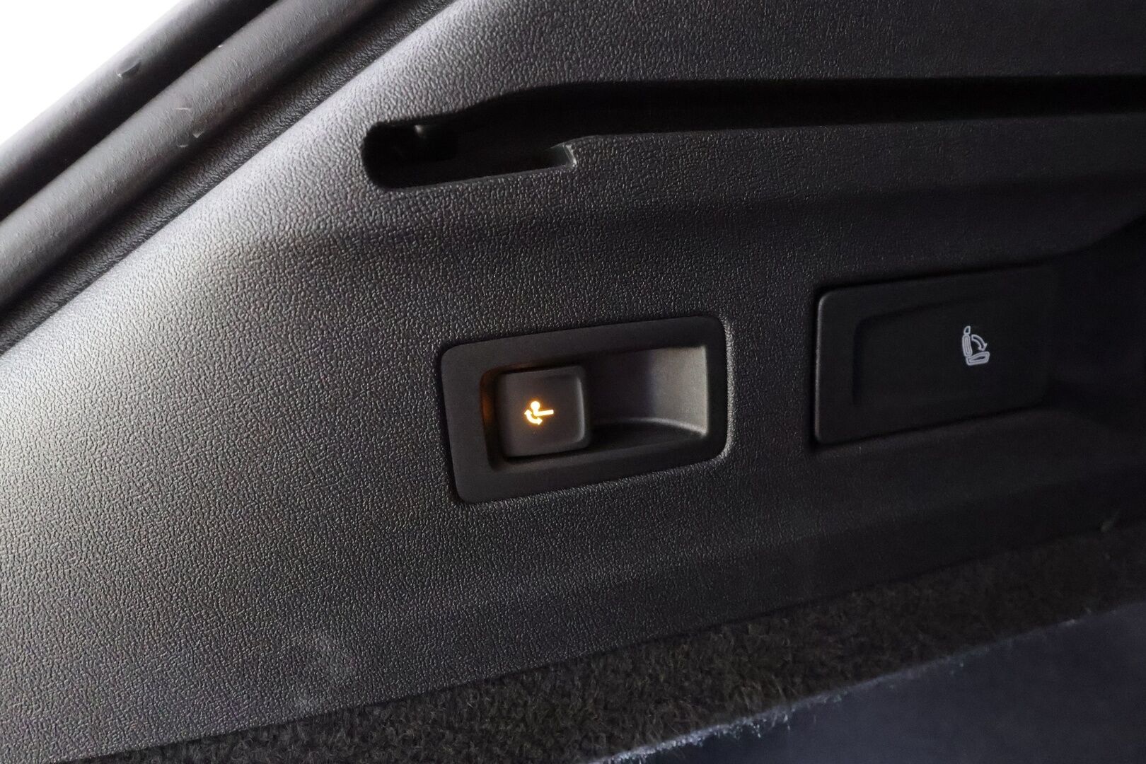 VOLKSWAGEN ID.7 2025 Tourer GTX 4Motion 250kW * ACC / HUD / H&K / Koukku / Matrix LED / 360° / ILP / Muistipenkit hieronnalla / Navi * - Kahdet renkaat aluvanteilla