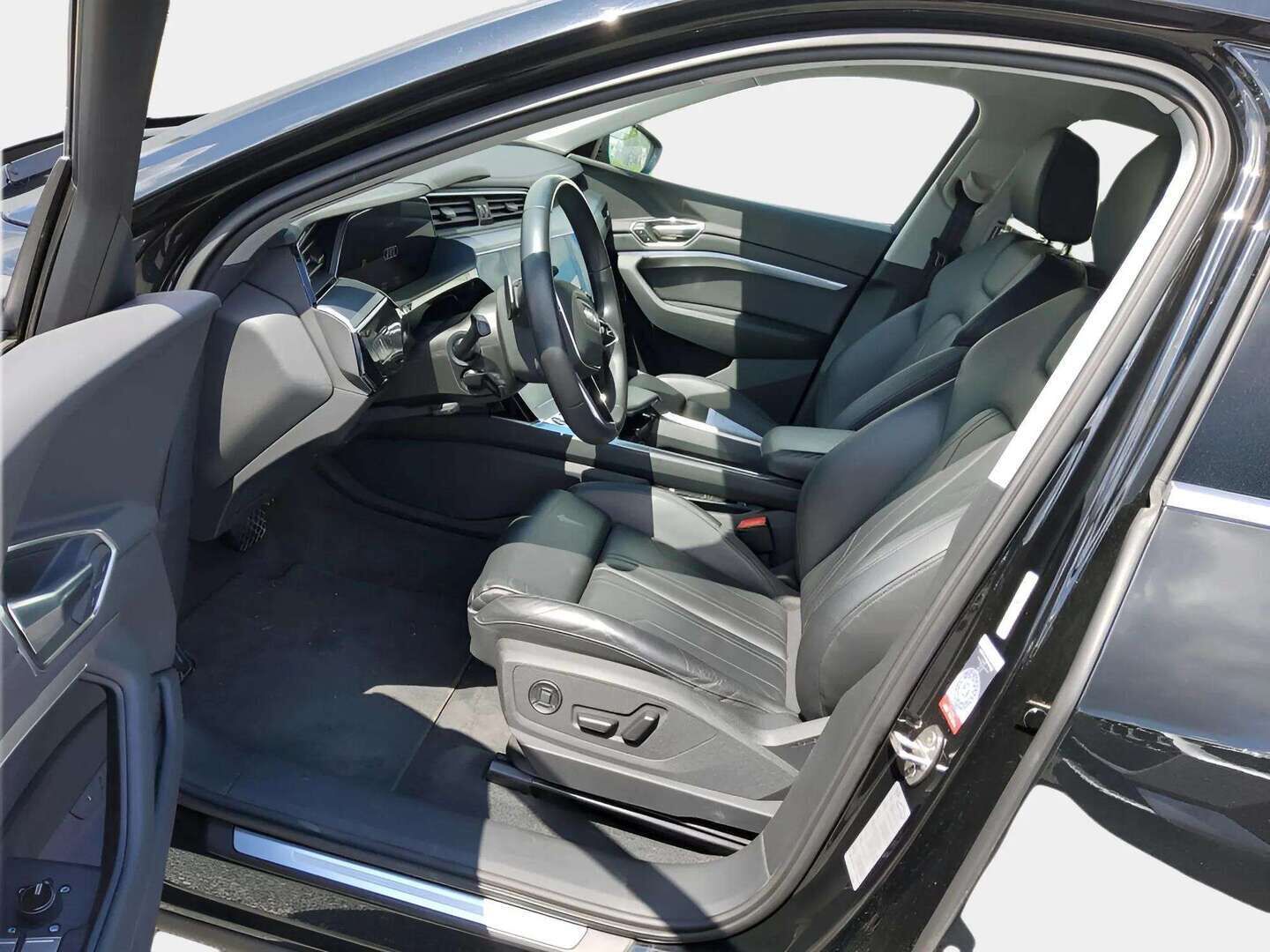 AUDI E-TRON 2023  Sportback advanced quattro 55 300kW - | ACC | Lisälämmitin | Matrix-LED | Muistipenkki | 360-kamera | Sporttinahat | Navi | Ilma-alusta | Keyless | Apple&Android | Kahdet Renkaat | Merkkihuollettu |