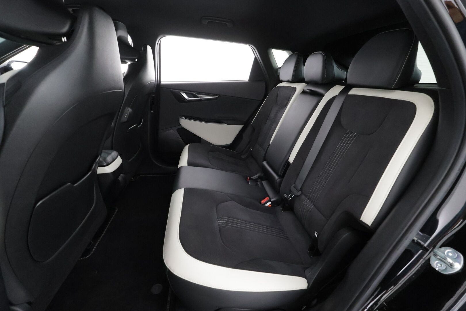 KIA EV6 2024 GT-Line AWD 77 kWh 325hv * ACC / HUD / Muistipenkki / ILP / 360° / Puolinahat / Ilmastoidut penkit / Navi * - Akku kuntotarkastettu SoH 98,7% / Kahdet renkaat aluvanteilla