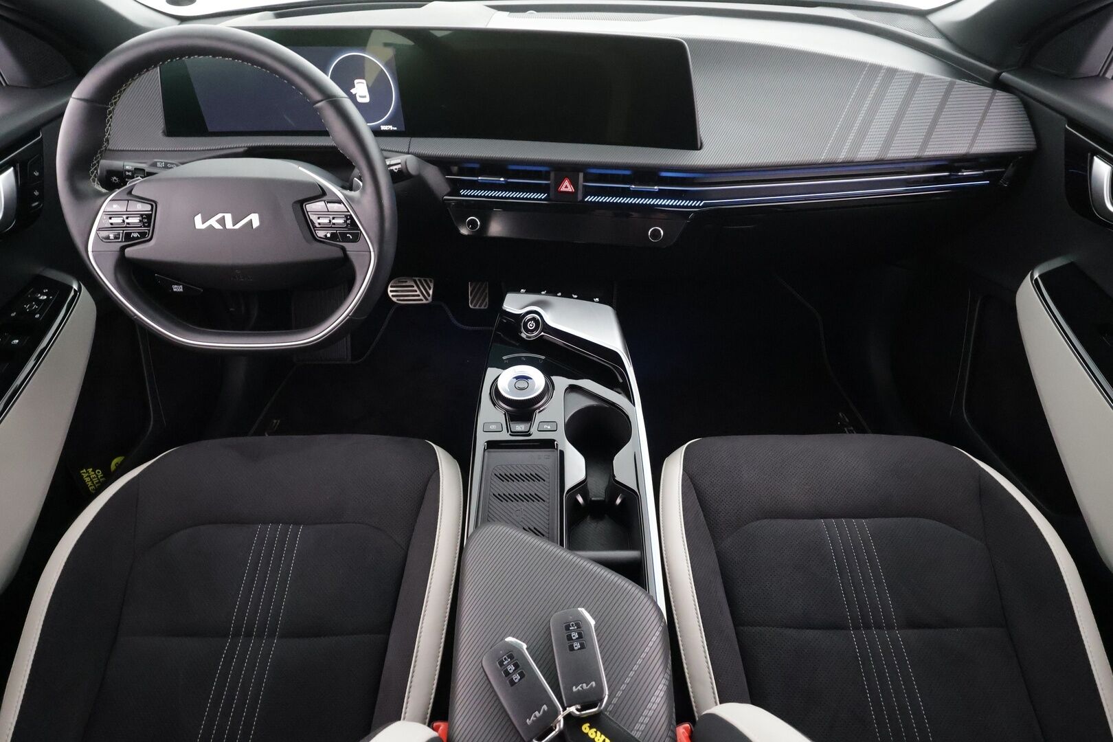 KIA EV6 2024 GT-Line AWD 77 kWh 325hv * ACC / HUD / Muistipenkki / ILP / 360° / Puolinahat / Ilmastoidut penkit / Navi * - Akku kuntotarkastettu SoH 98,7% / Kahdet renkaat aluvanteilla