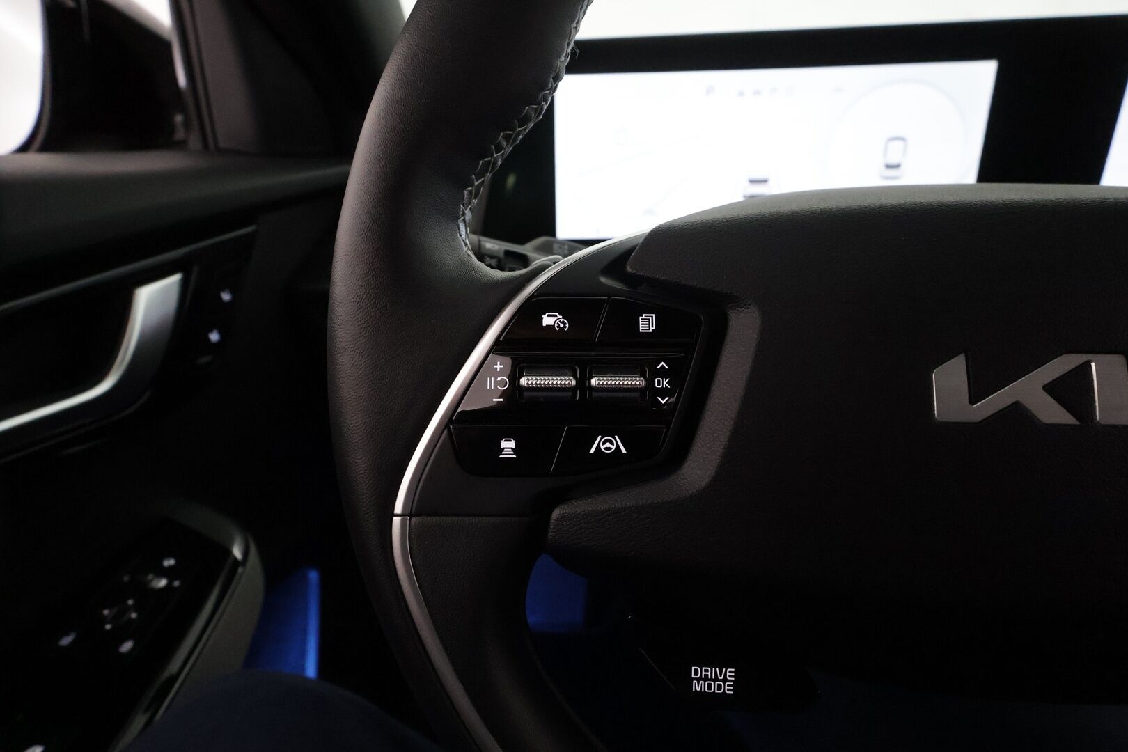 KIA EV6 2024 GT-Line AWD 77 kWh 325hv * ACC / HUD / Muistipenkki / ILP / 360° / Puolinahat / Ilmastoidut penkit / Navi * - Akku kuntotarkastettu SoH 98,7% / Kahdet renkaat aluvanteilla