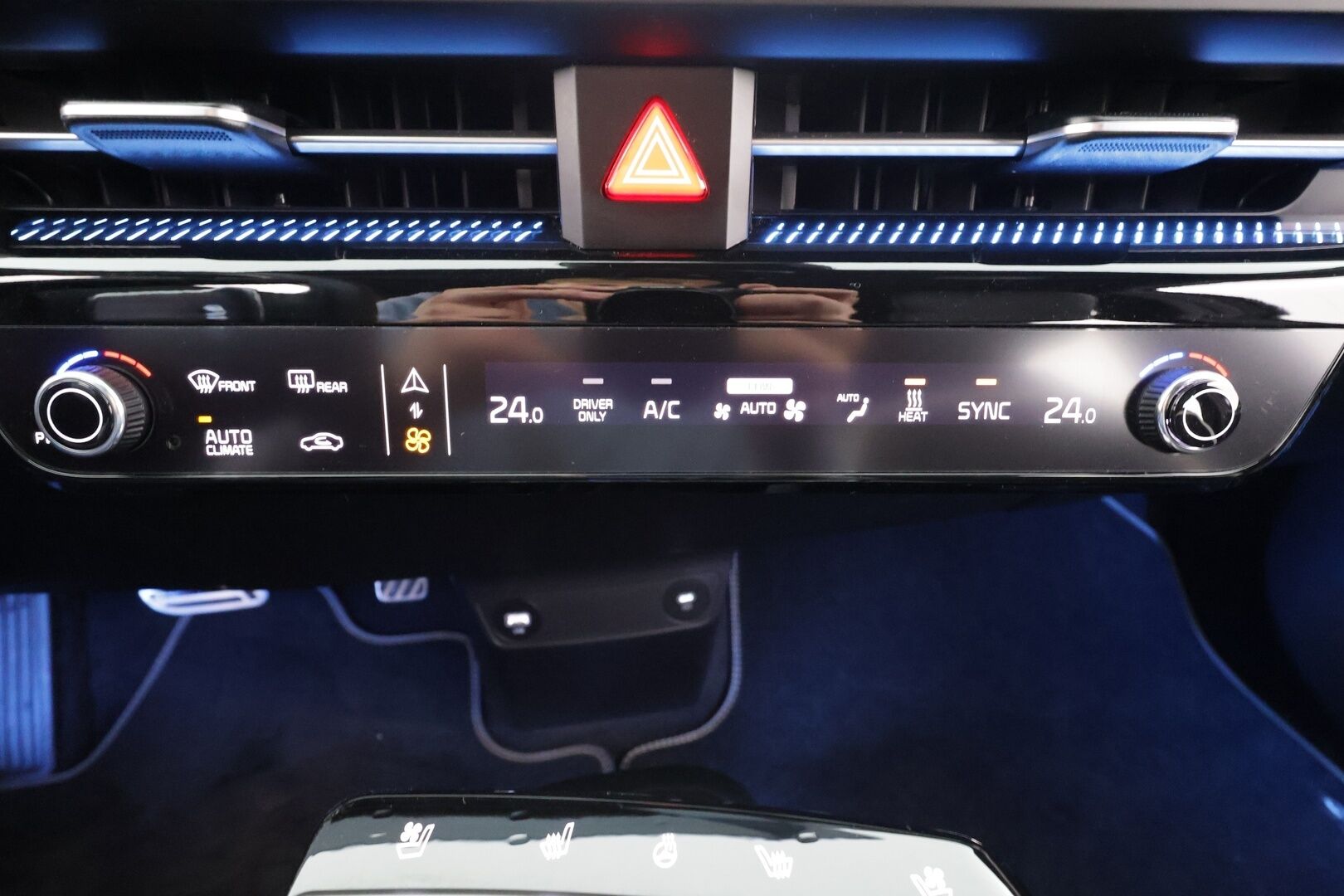 KIA EV6 2024 GT-Line AWD 77 kWh 325hv * ACC / HUD / Muistipenkki / ILP / 360° / Puolinahat / Ilmastoidut penkit / Navi * - Akku kuntotarkastettu SoH 98,7% / Kahdet renkaat aluvanteilla