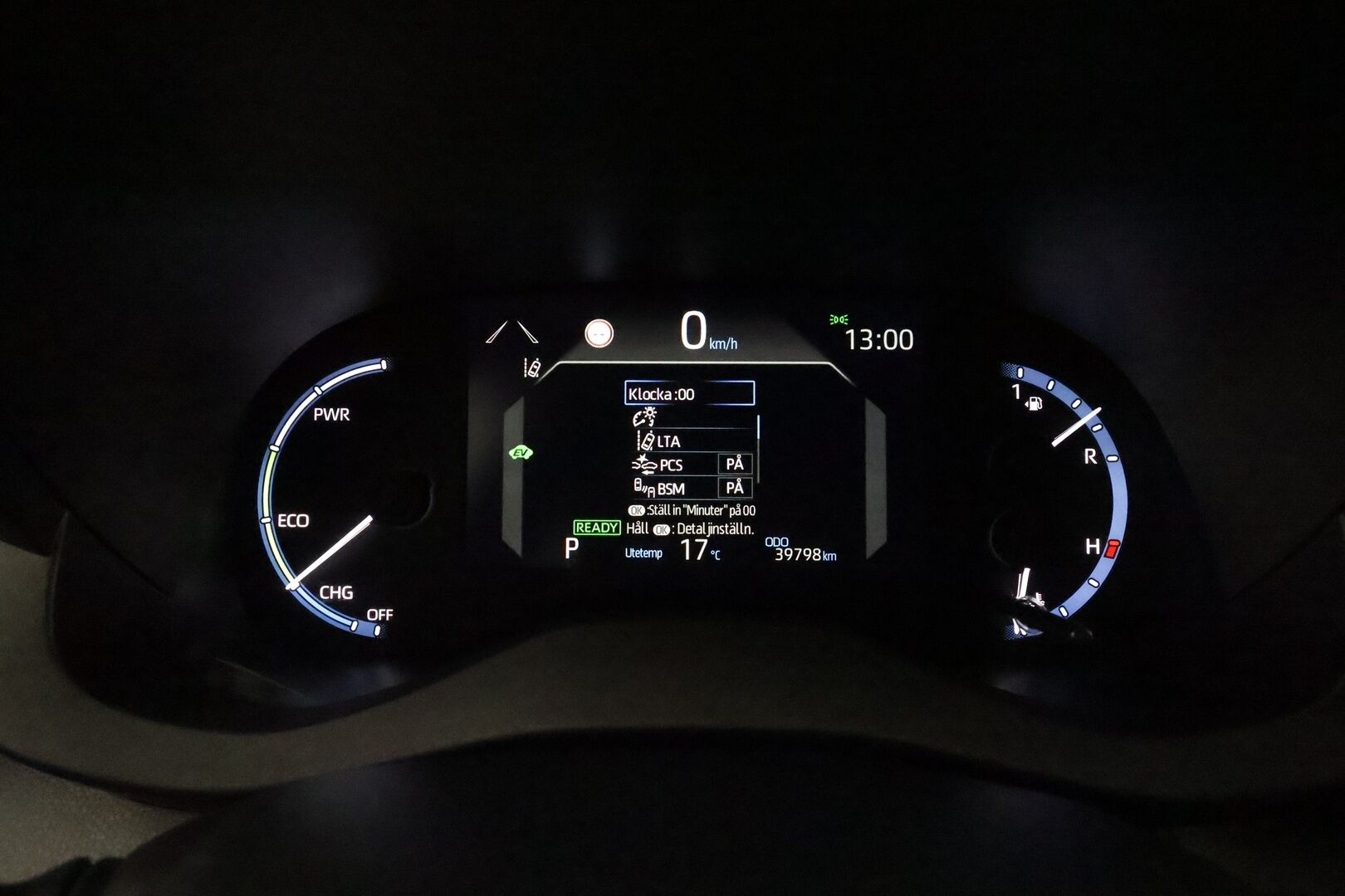 TOYOTA YARIS CROSS 2022 1,5 Hybrid AWD-i Adventure **Adapt.vakkari / P.kamera / KeylessGo / Puolinahat / LED** - Näyttävä hyvillä varusteilla oleva 1.omisteinen neliveto Yaris!