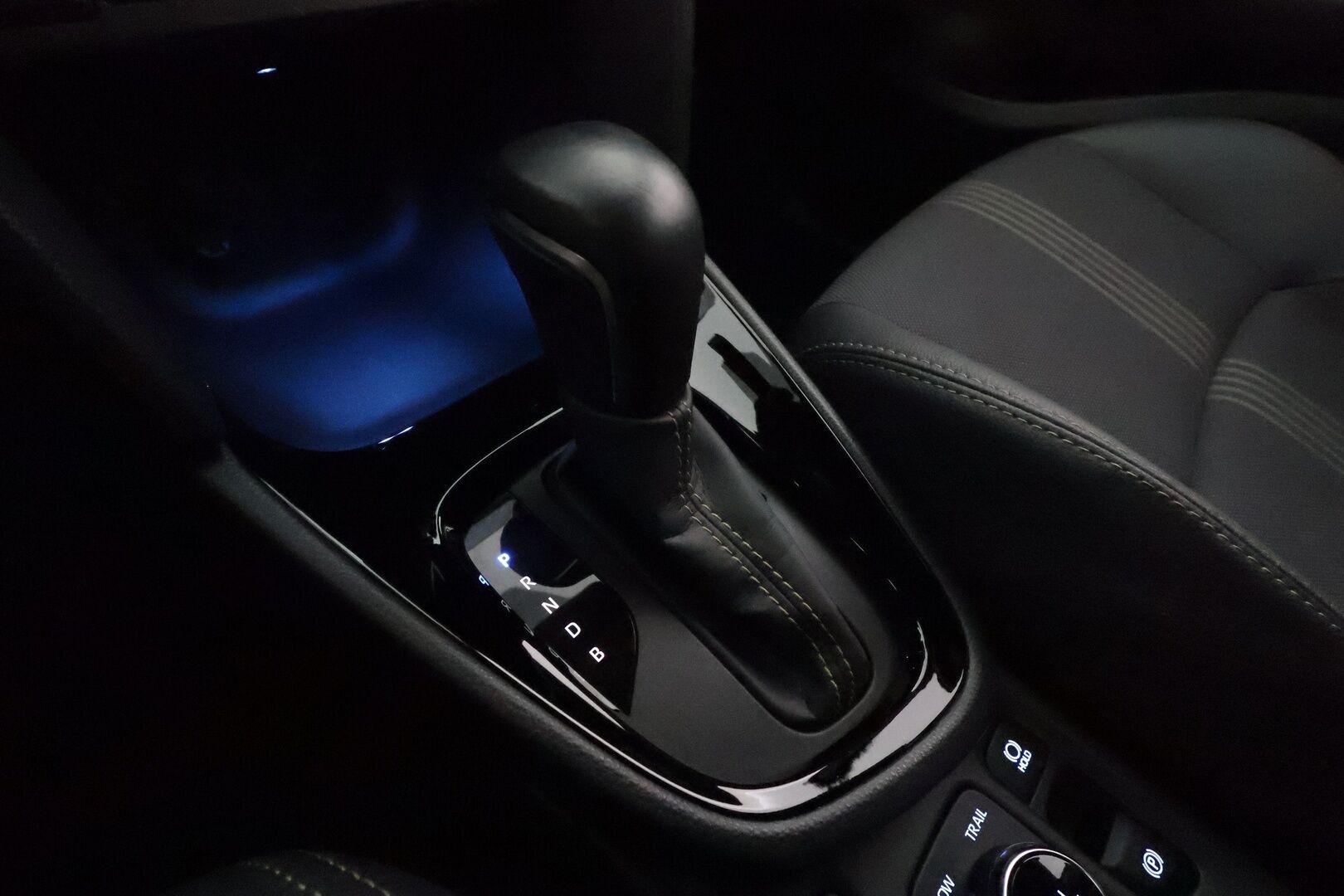 TOYOTA YARIS CROSS 2022 1,5 Hybrid AWD-i Adventure **Adapt.vakkari / P.kamera / KeylessGo / Puolinahat / LED** - Näyttävä hyvillä varusteilla oleva 1.omisteinen neliveto Yaris!