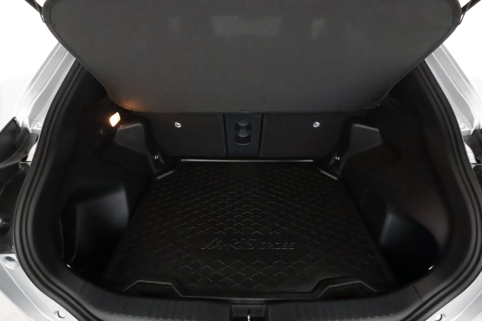TOYOTA YARIS CROSS 2022 1,5 Hybrid AWD-i Adventure **Adapt.vakkari / P.kamera / KeylessGo / Puolinahat / LED** - Näyttävä hyvillä varusteilla oleva 1.omisteinen neliveto Yaris!
