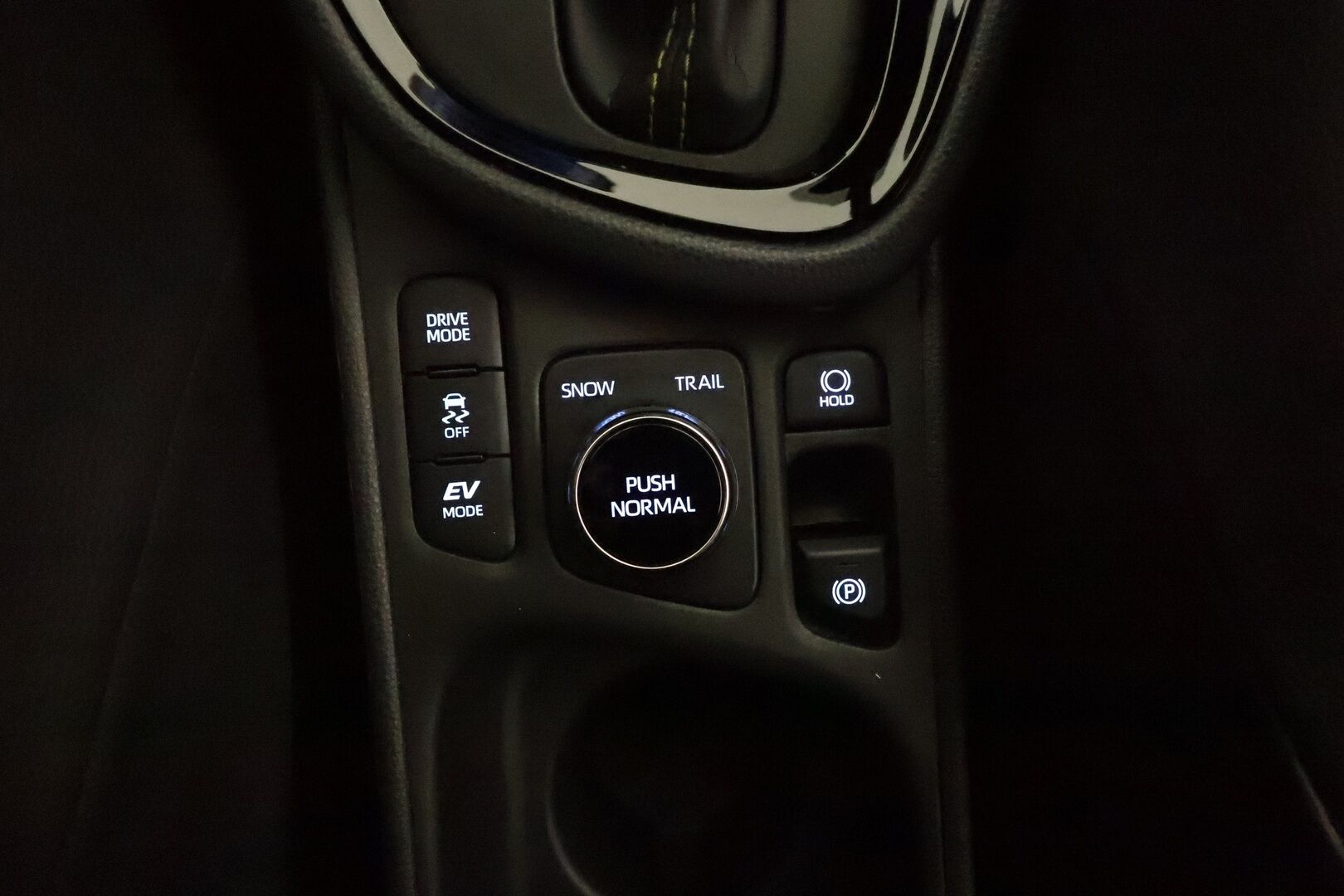 TOYOTA YARIS CROSS 2022 1,5 Hybrid AWD-i Adventure **Adapt.vakkari / P.kamera / KeylessGo / Puolinahat / LED** - Näyttävä hyvillä varusteilla oleva 1.omisteinen neliveto Yaris!