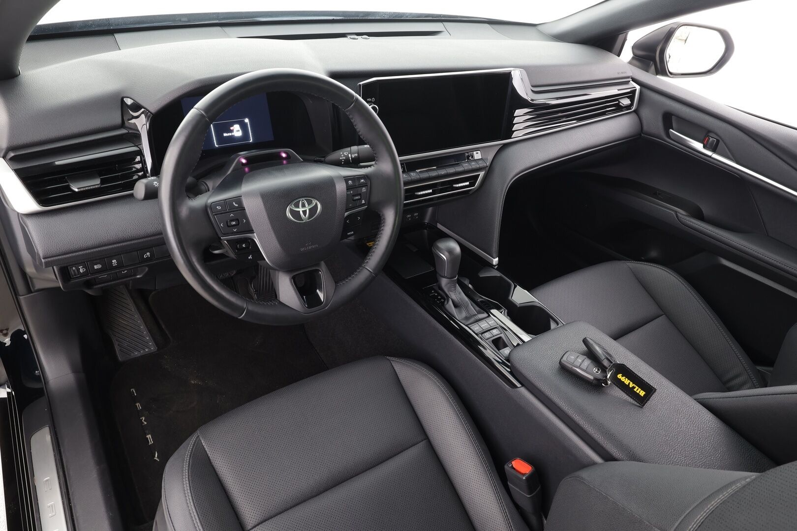 TOYOTA CAMRY 2025 Style - | ACC | Nahkaverhoilu | Sähköpenkki | P.kamera ja tutkat | LDA | BSM | PDA | Keyless | LED | Aut. pitkät | Navi | Lämm. ratti | Lämm. tuulilasi | 