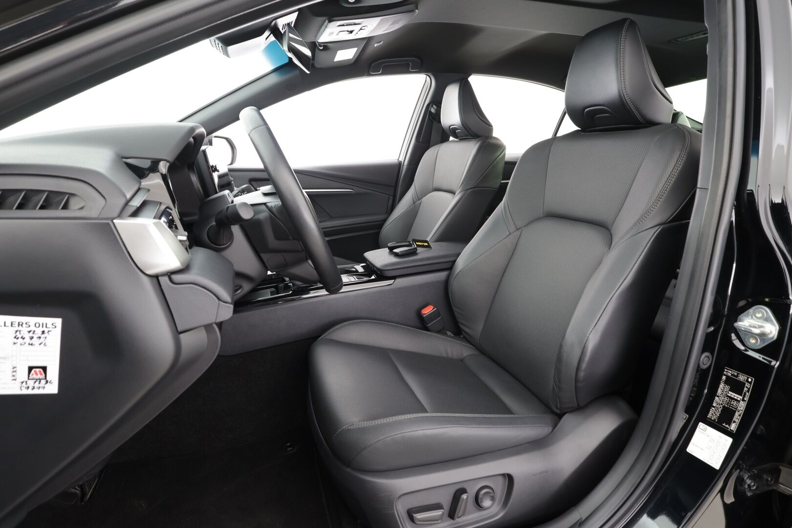 TOYOTA CAMRY 2025 Style - | ACC | Nahkaverhoilu | Sähköpenkki | P.kamera ja tutkat | LDA | BSM | PDA | Keyless | LED | Aut. pitkät | Navi | Lämm. ratti | Lämm. tuulilasi | 