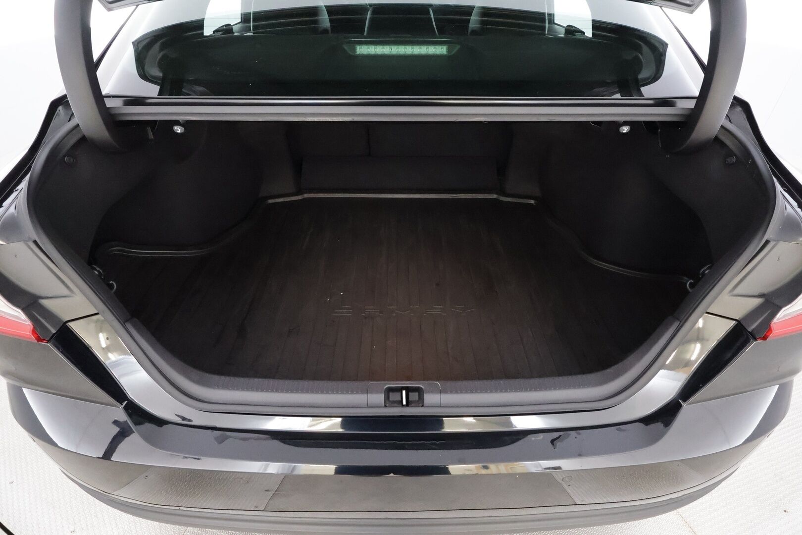 TOYOTA CAMRY 2025 Style - | ACC | Nahkaverhoilu | Sähköpenkki | P.kamera ja tutkat | LDA | BSM | PDA | Keyless | LED | Aut. pitkät | Navi | Lämm. ratti | Lämm. tuulilasi | 