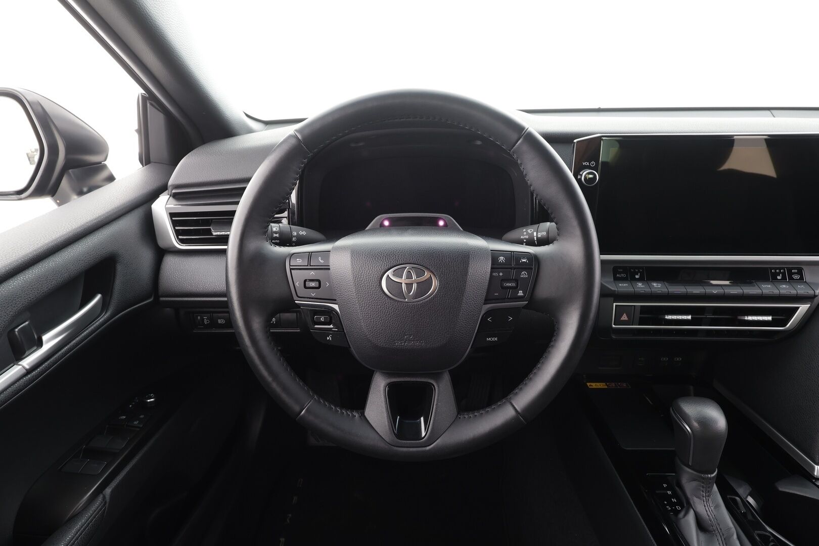 TOYOTA CAMRY 2025 Style - | ACC | Nahkaverhoilu | Sähköpenkki | P.kamera ja tutkat | LDA | BSM | PDA | Keyless | LED | Aut. pitkät | Navi | Lämm. ratti | Lämm. tuulilasi | 