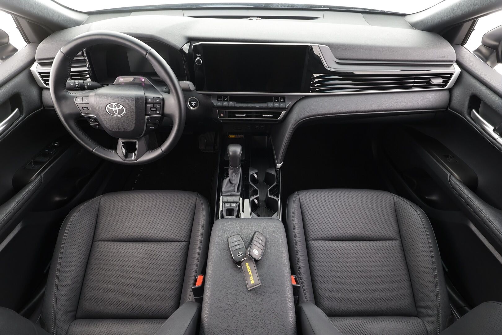TOYOTA CAMRY 2025 Style - | ACC | Nahkaverhoilu | Sähköpenkki | P.kamera ja tutkat | LDA | BSM | PDA | Keyless | LED | Aut. pitkät | Navi | Lämm. ratti | Lämm. tuulilasi | 