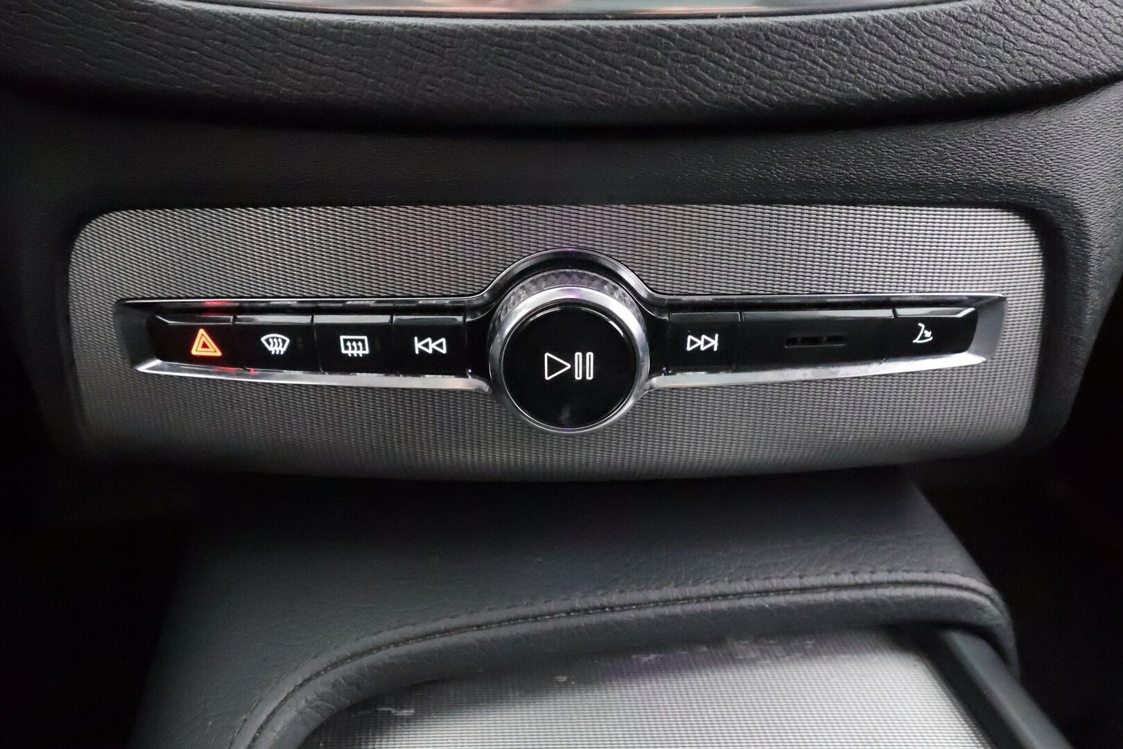 Volvo XC90 2016 D5 AWD Inscription * Pilot assist / Koukku / Webasto / Panorama / HUD / B&W / Muistipenkit / P.Kamera / Keyless / Sporttinahat * - Suomi-auto